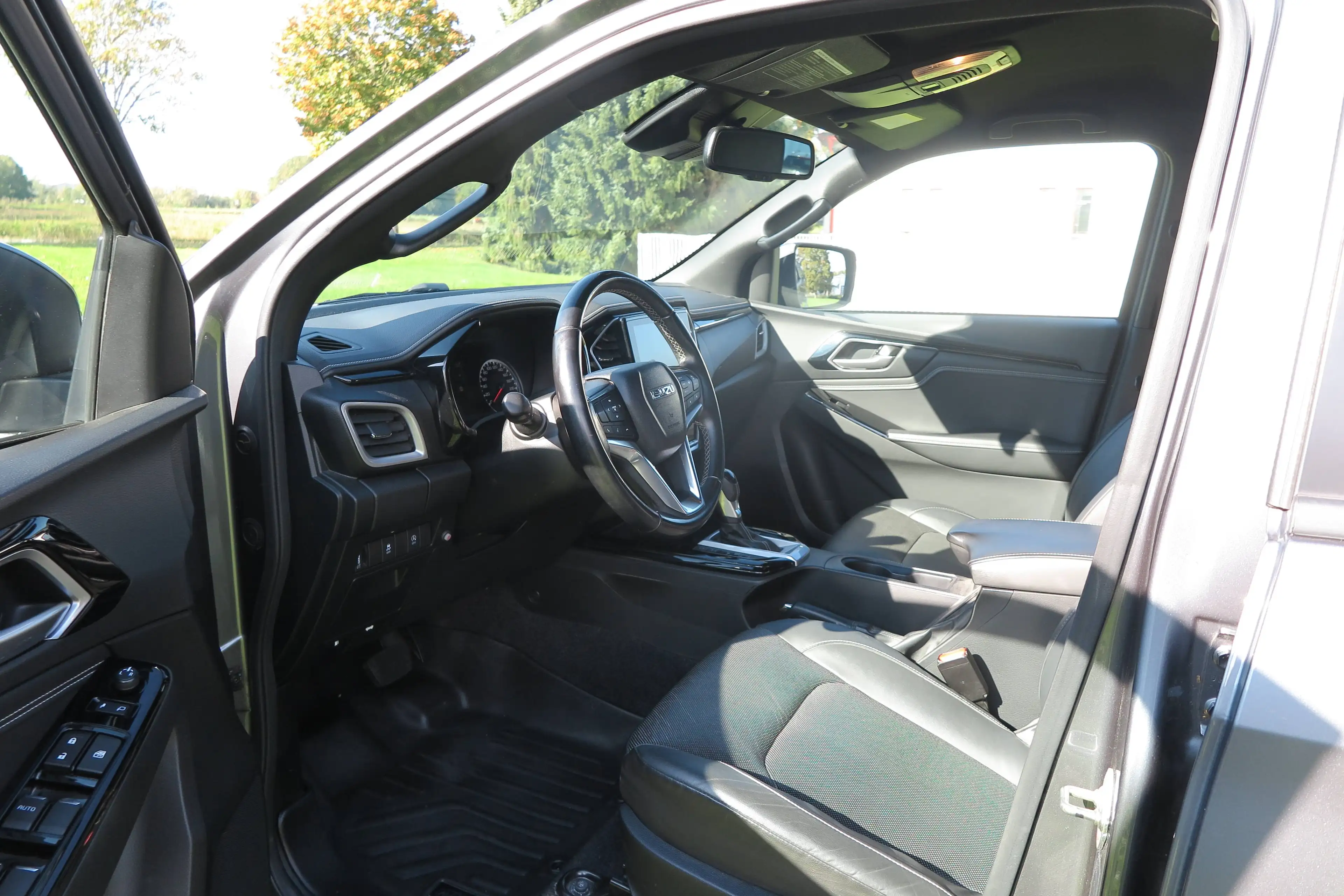 Isuzu D-Max Double Cab 4AWD V-Cross — photo 8