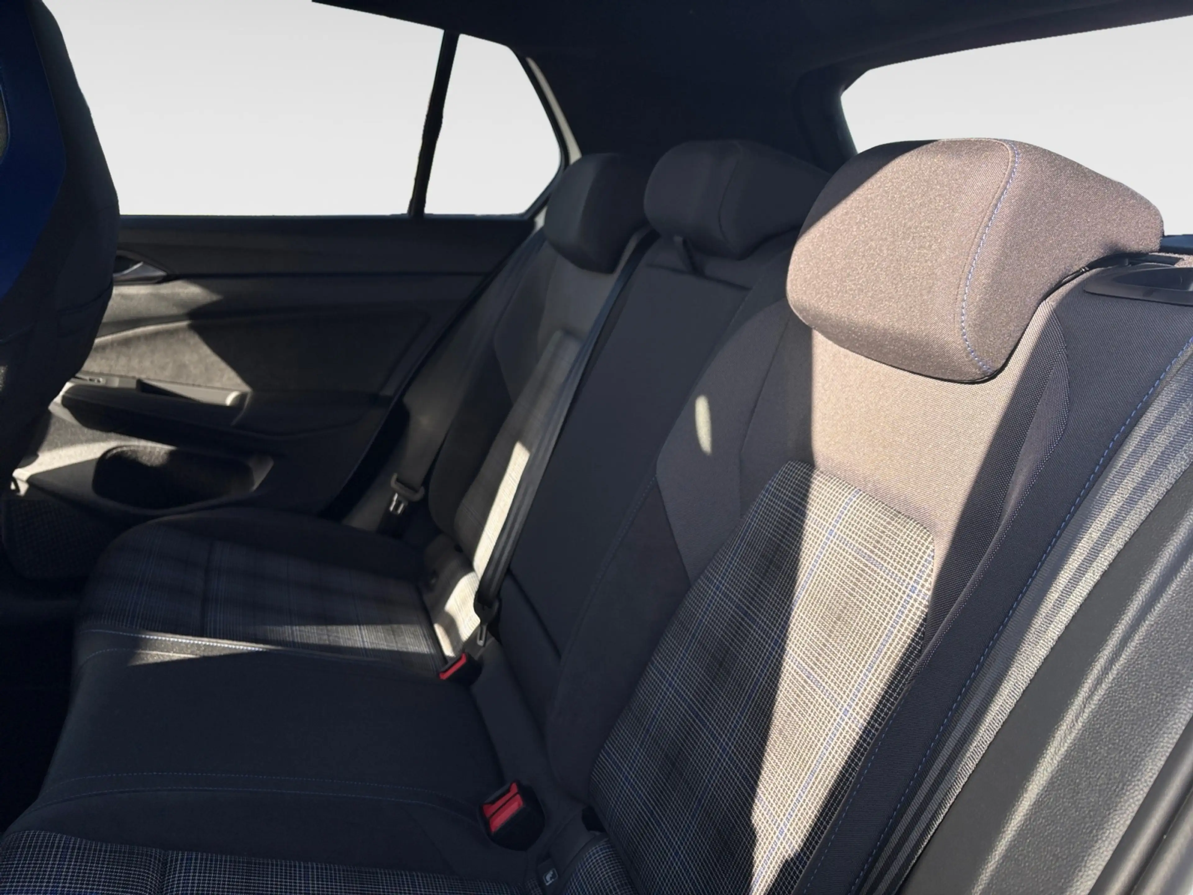 Volkswagen Golf GTE 1,5 e-Hybrid AHK LED Kamera ACC — photo 9