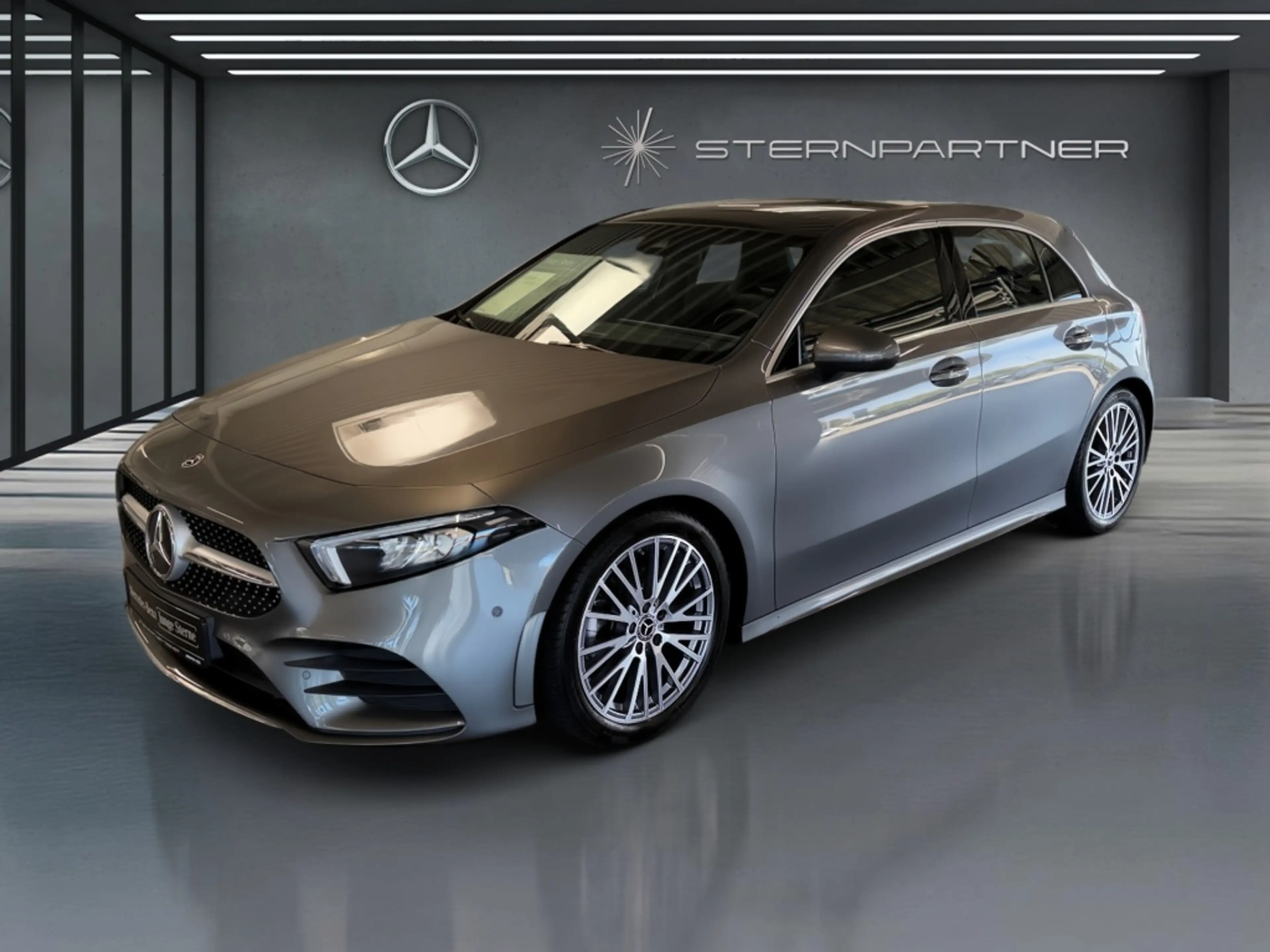 Mercedes-Benz A 180 AMG+MBUX+CarPlay+KAMERA+PANO+SDach+NAVI