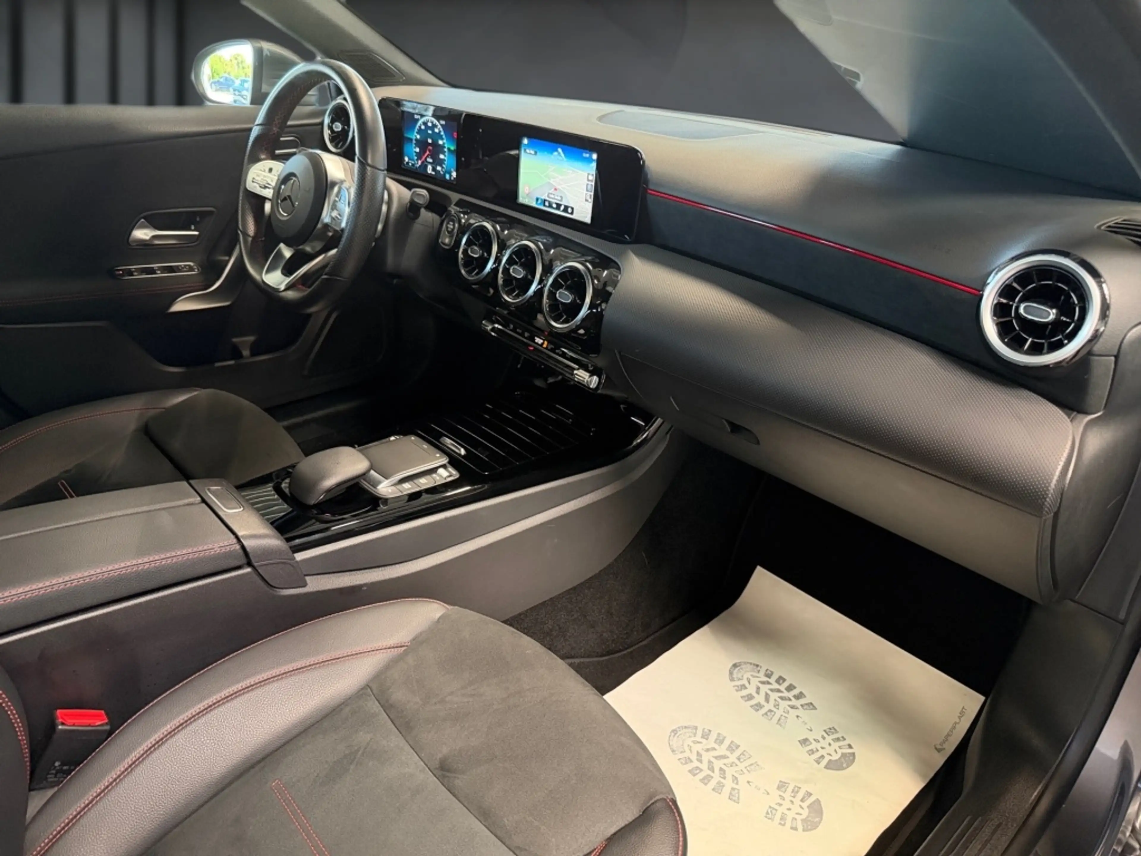 Mercedes-Benz A 180 AMG+MBUX+CarPlay+KAMERA+PANO+SDach+NAVI — photo 13