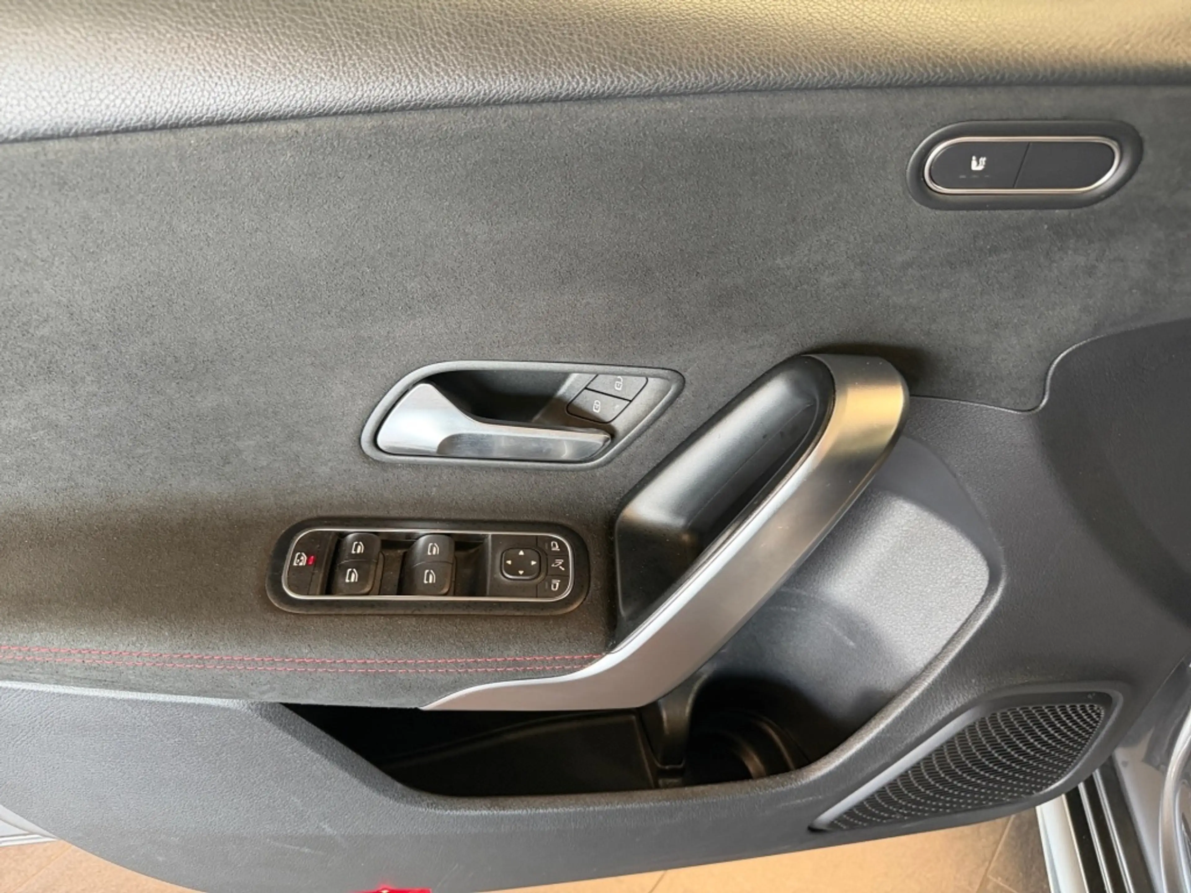 Mercedes-Benz A 180 AMG+MBUX+CarPlay+KAMERA+PANO+SDach+NAVI — photo 5