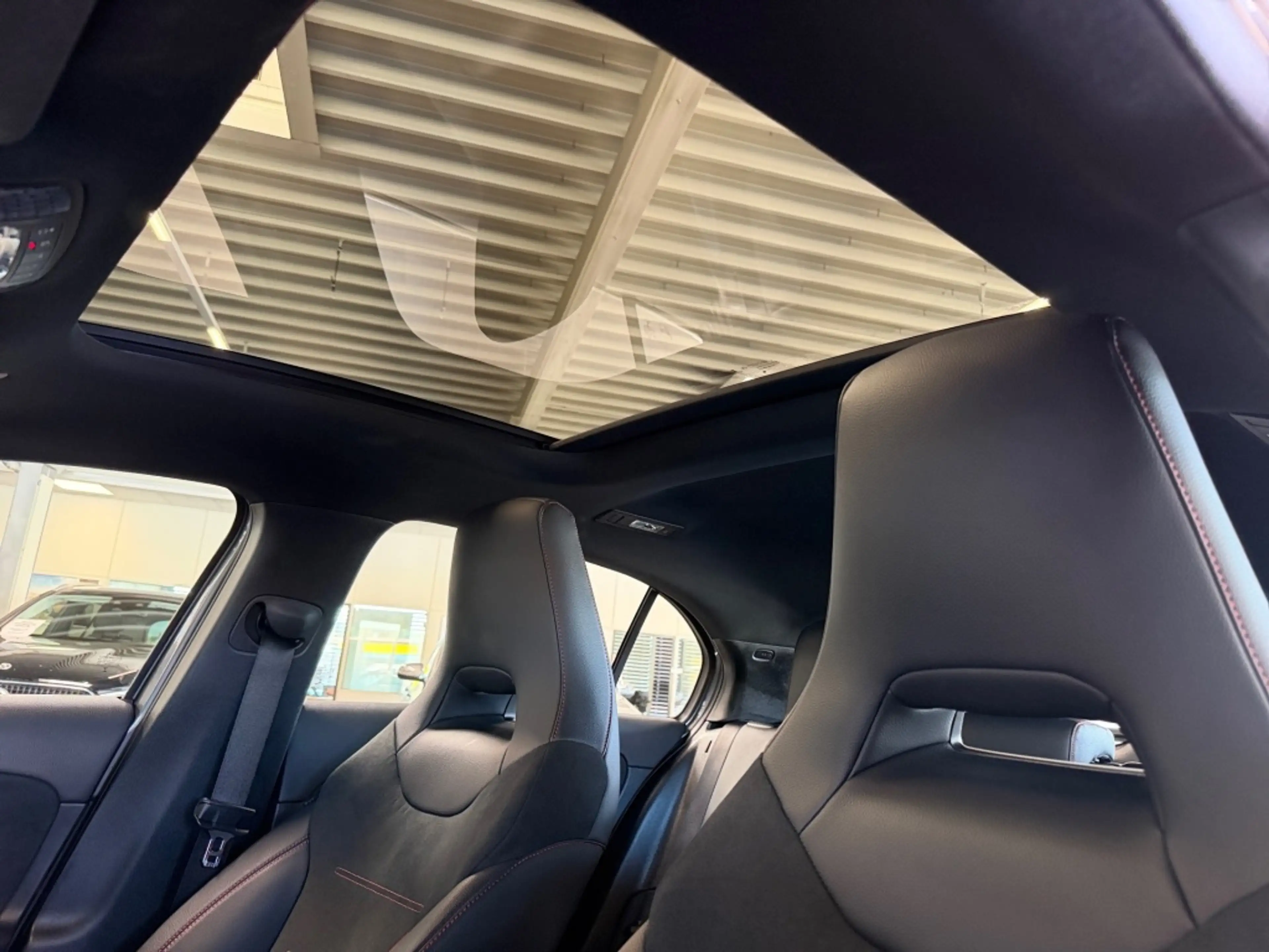 Mercedes-Benz A 180 AMG+MBUX+CarPlay+KAMERA+PANO+SDach+NAVI — photo 12