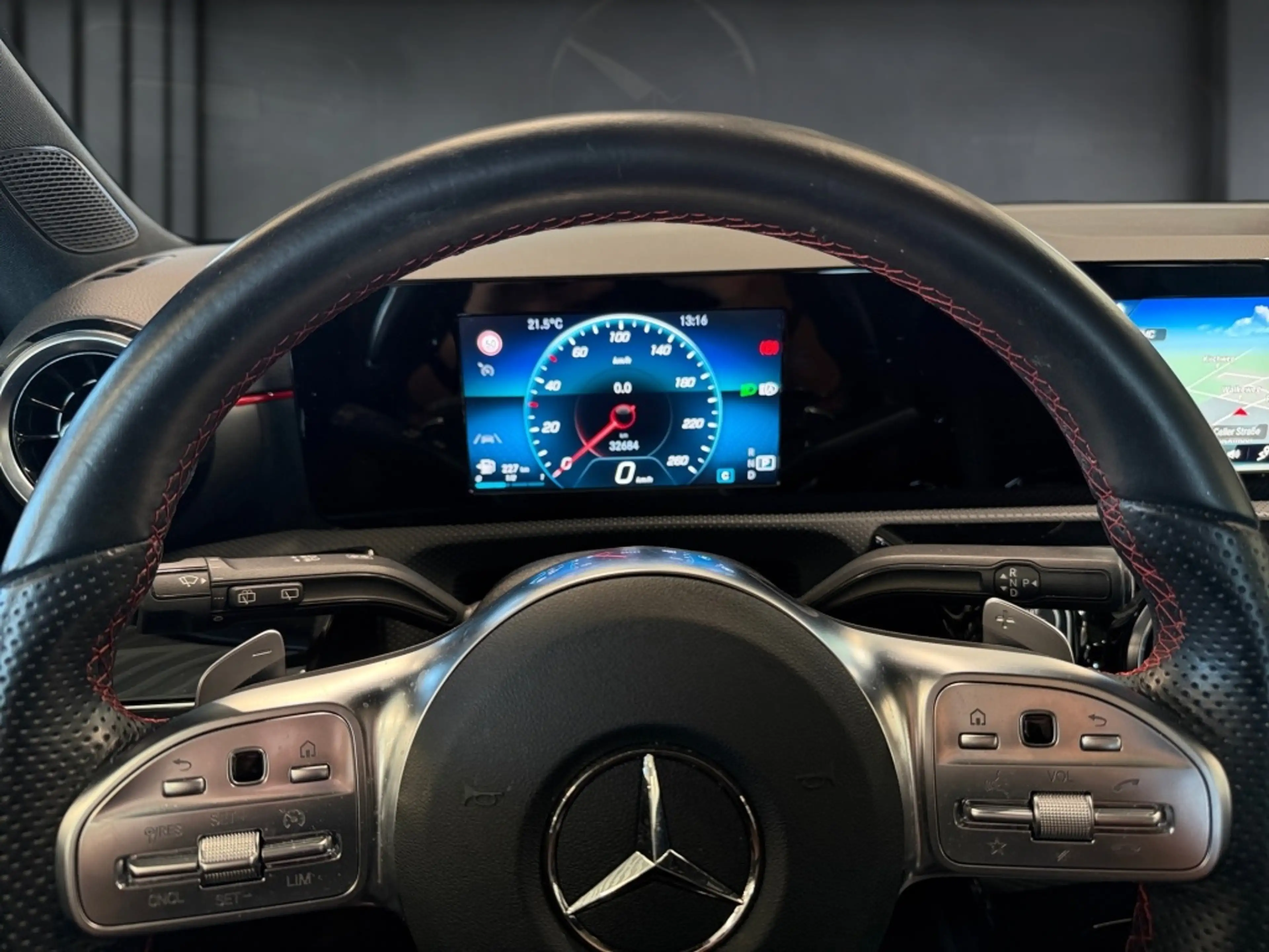 Mercedes-Benz A 180 AMG+MBUX+CarPlay+KAMERA+PANO+SDach+NAVI — photo 8