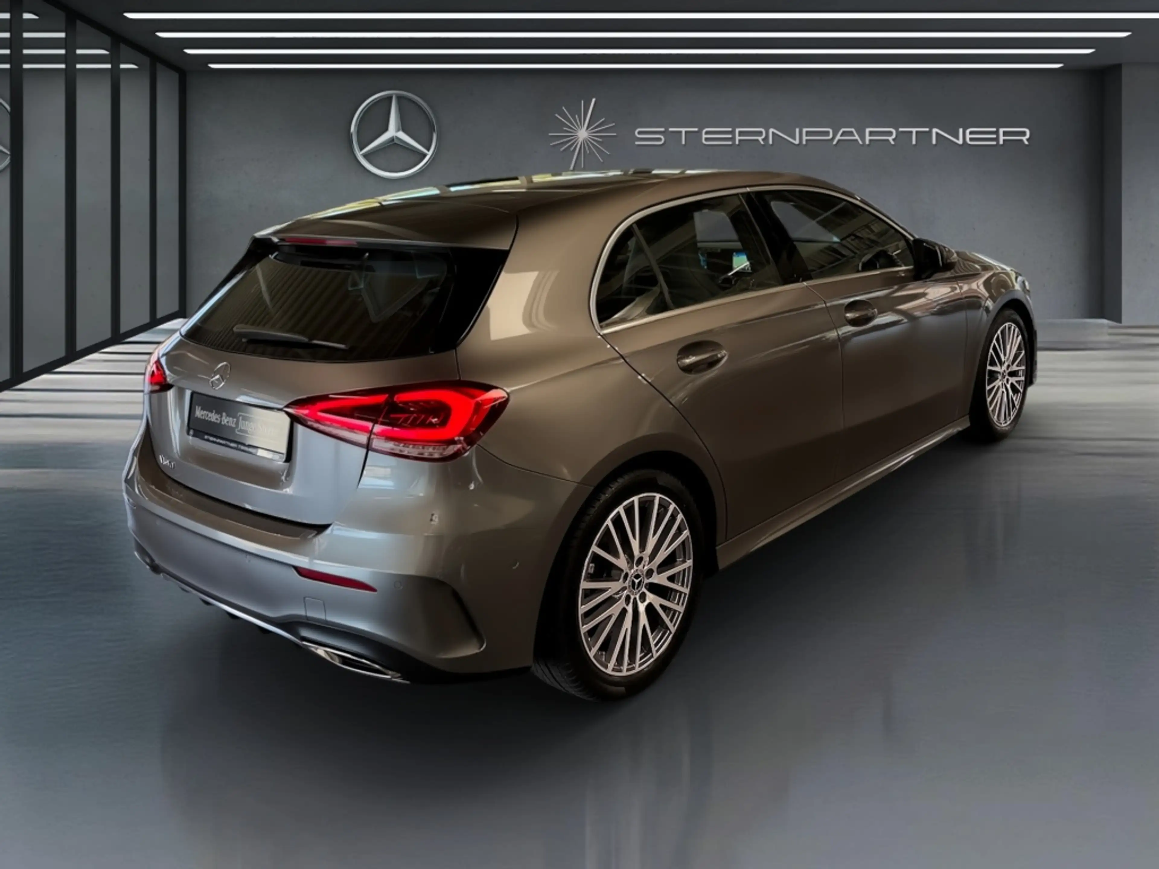 Mercedes-Benz A 180 AMG+MBUX+CarPlay+KAMERA+PANO+SDach+NAVI — photo 4