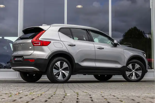 Volvo XC40 view 2