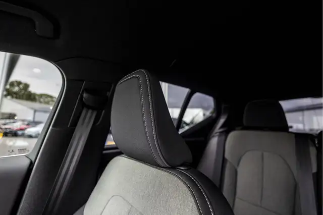 Volvo XC40 view 12