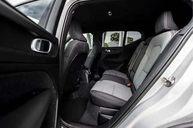 Volvo XC40 view 10