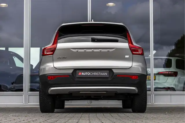 Volvo XC40 view 4