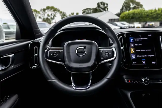 Volvo XC40 view 7