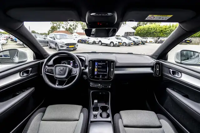 Volvo XC40 view 6