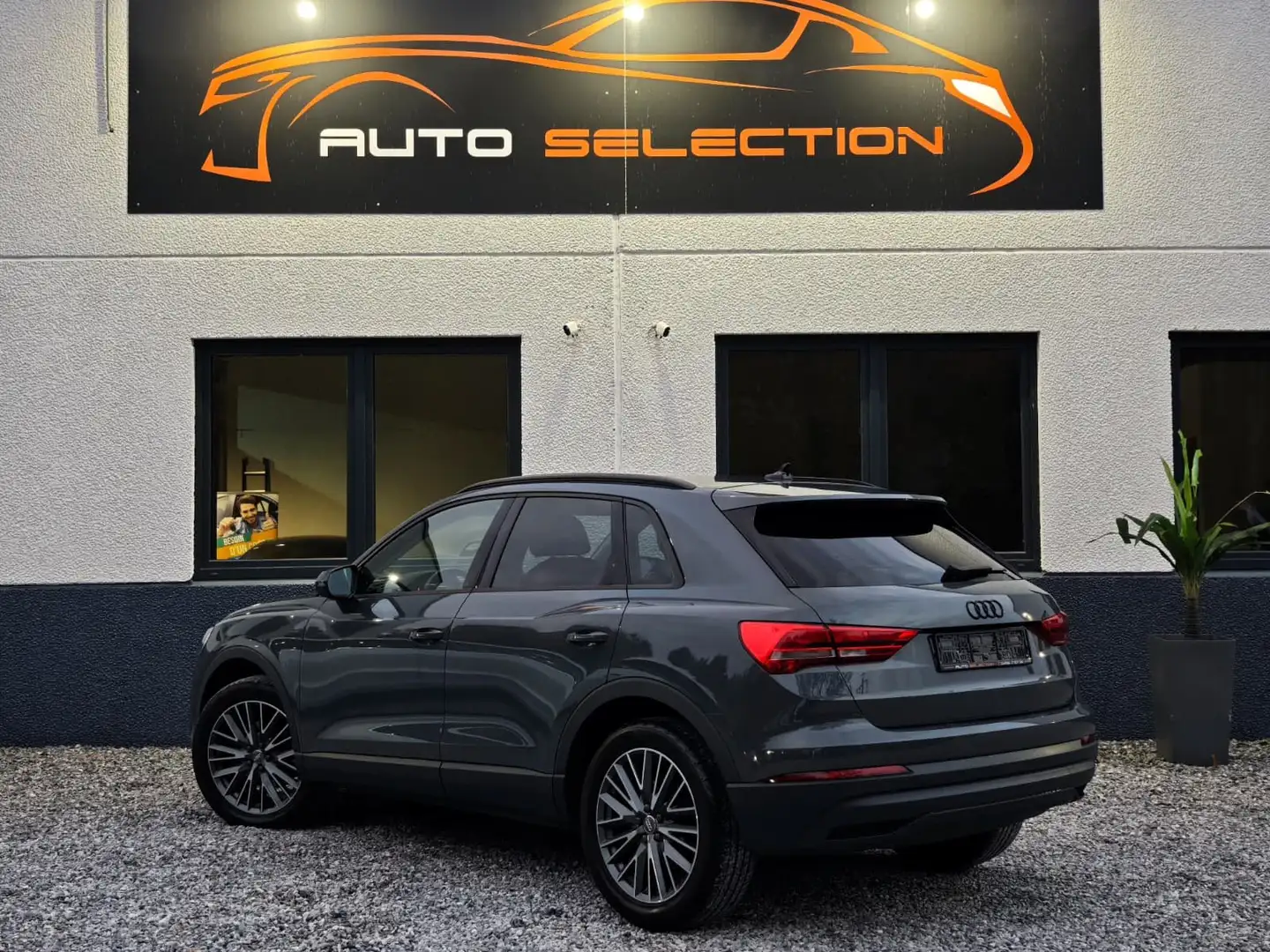 Audi Q3 35 TFSI S tronic - BLACK LINE | NAVI | COCKPIT Grijs - 2