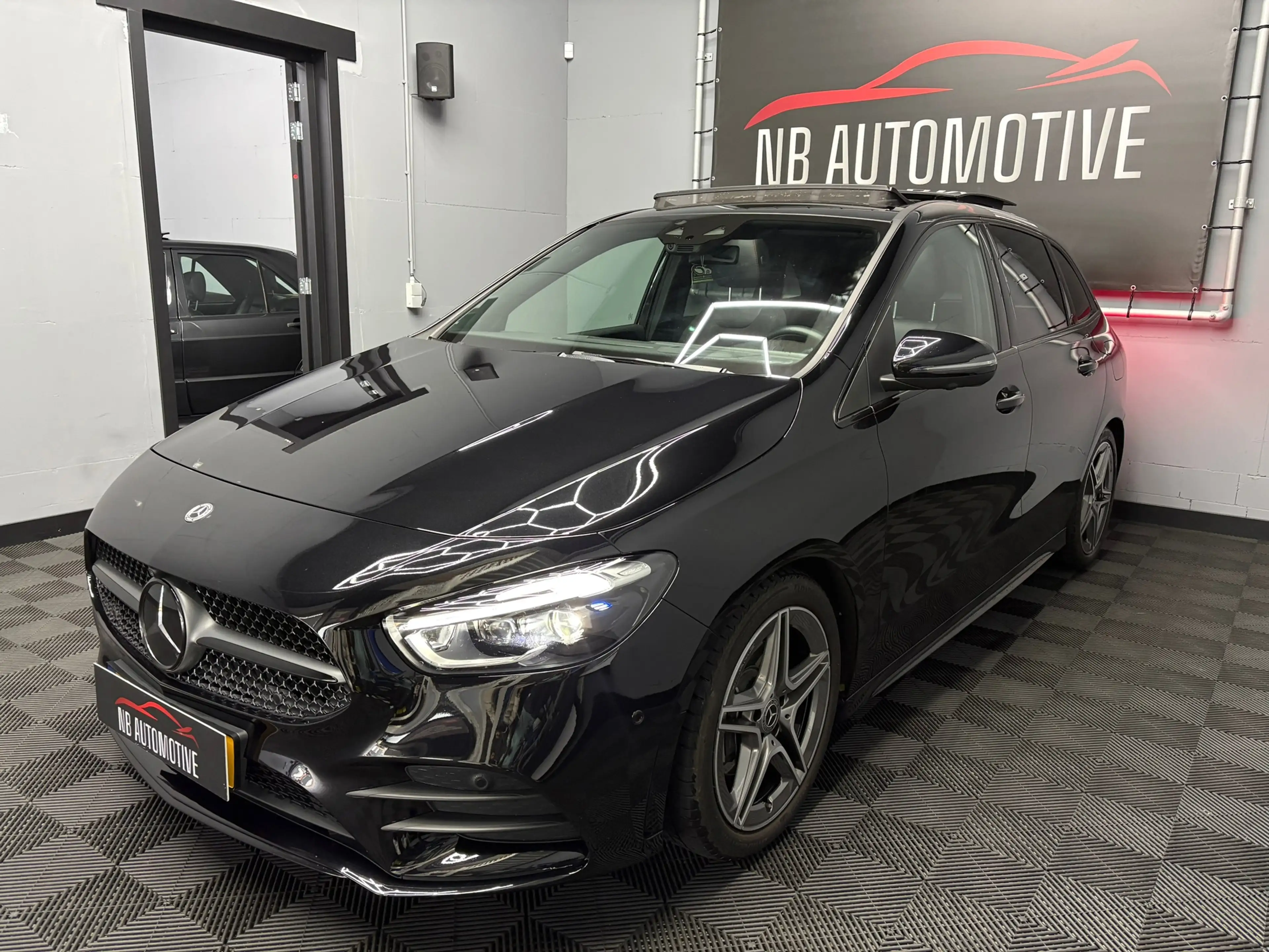 Mercedes-Benz B 200 AMG PANO