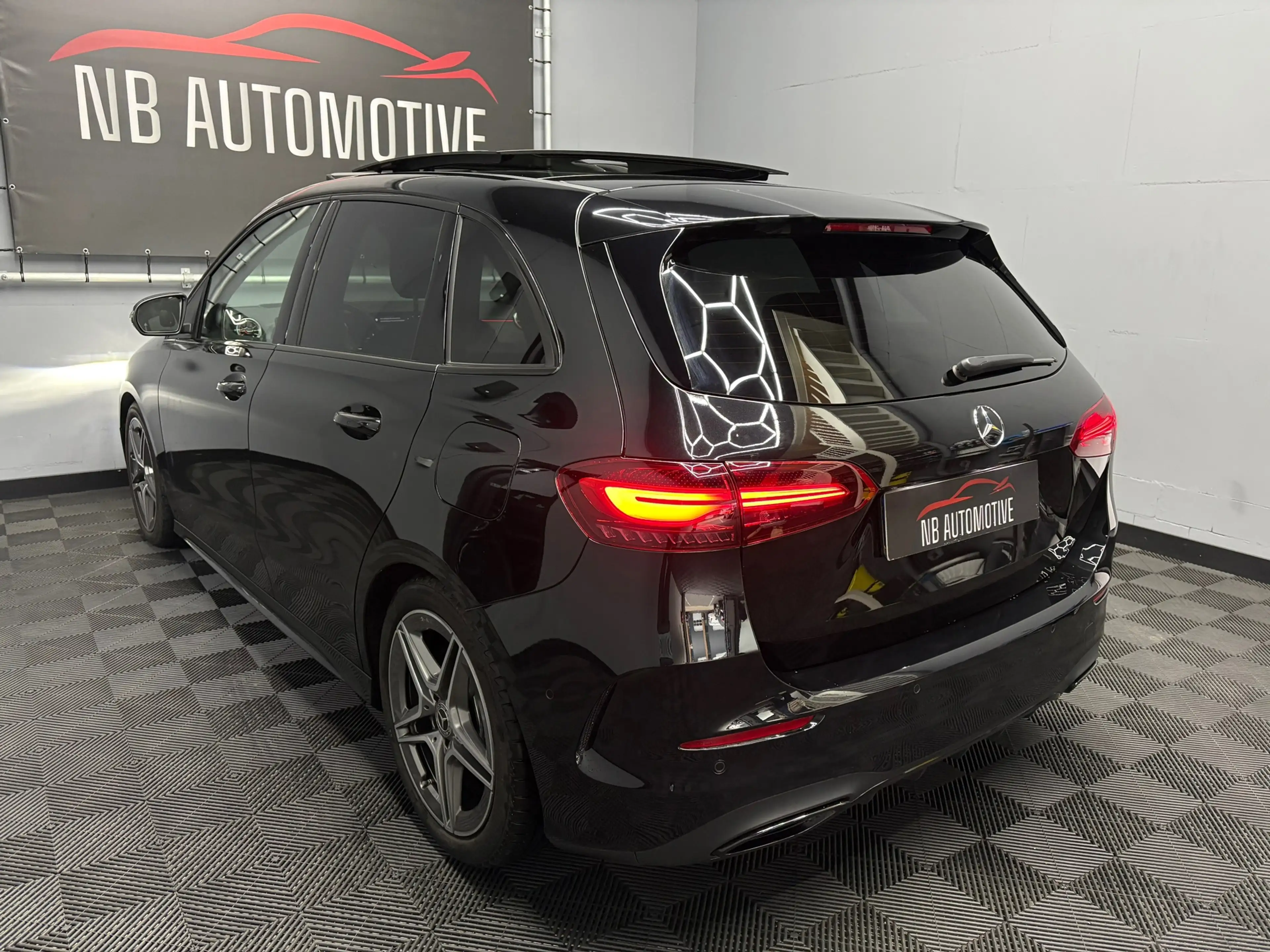 Mercedes-Benz B 200 AMG PANO — photo 2