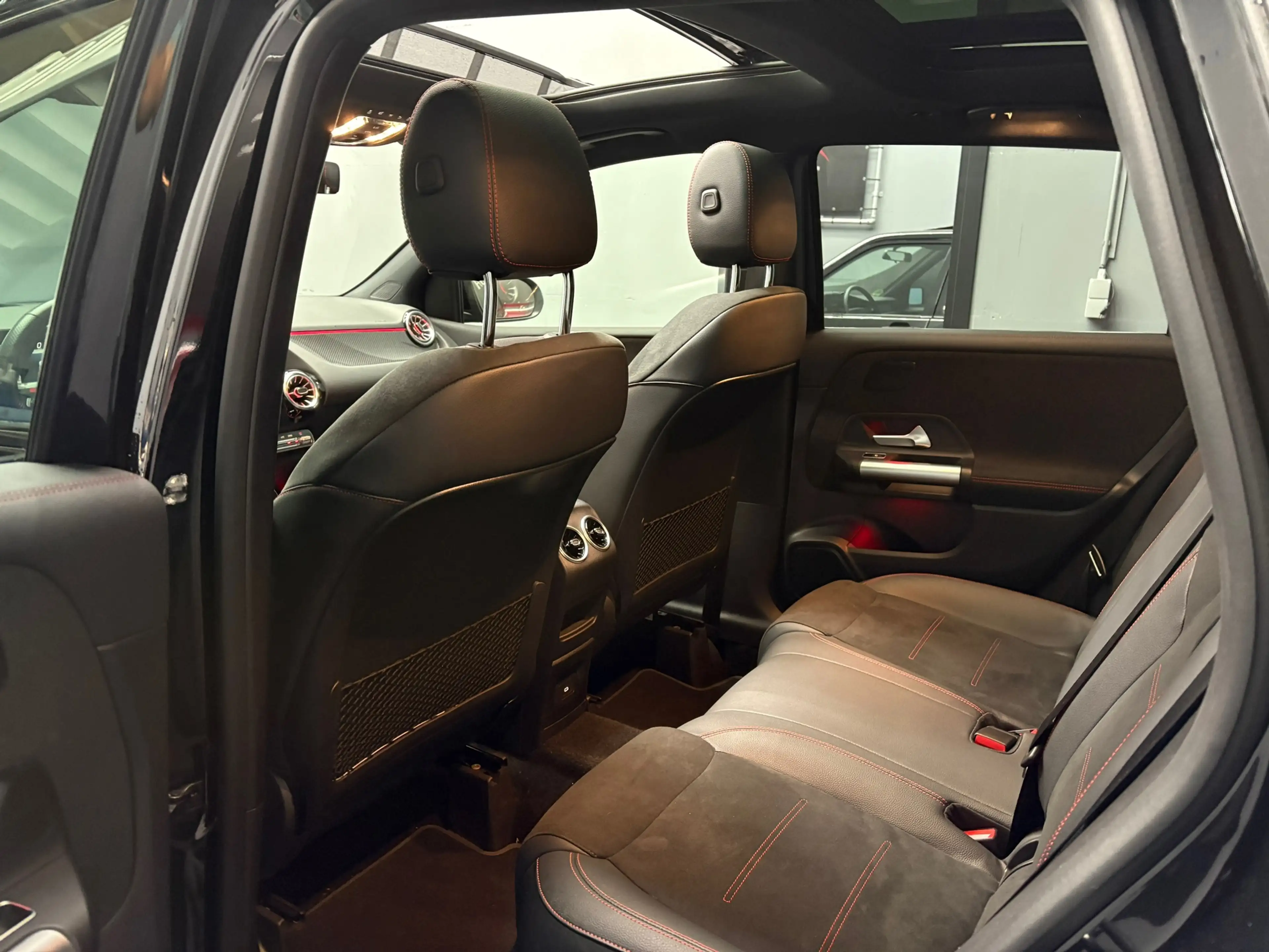 Mercedes-Benz B 200 AMG PANO — photo 12