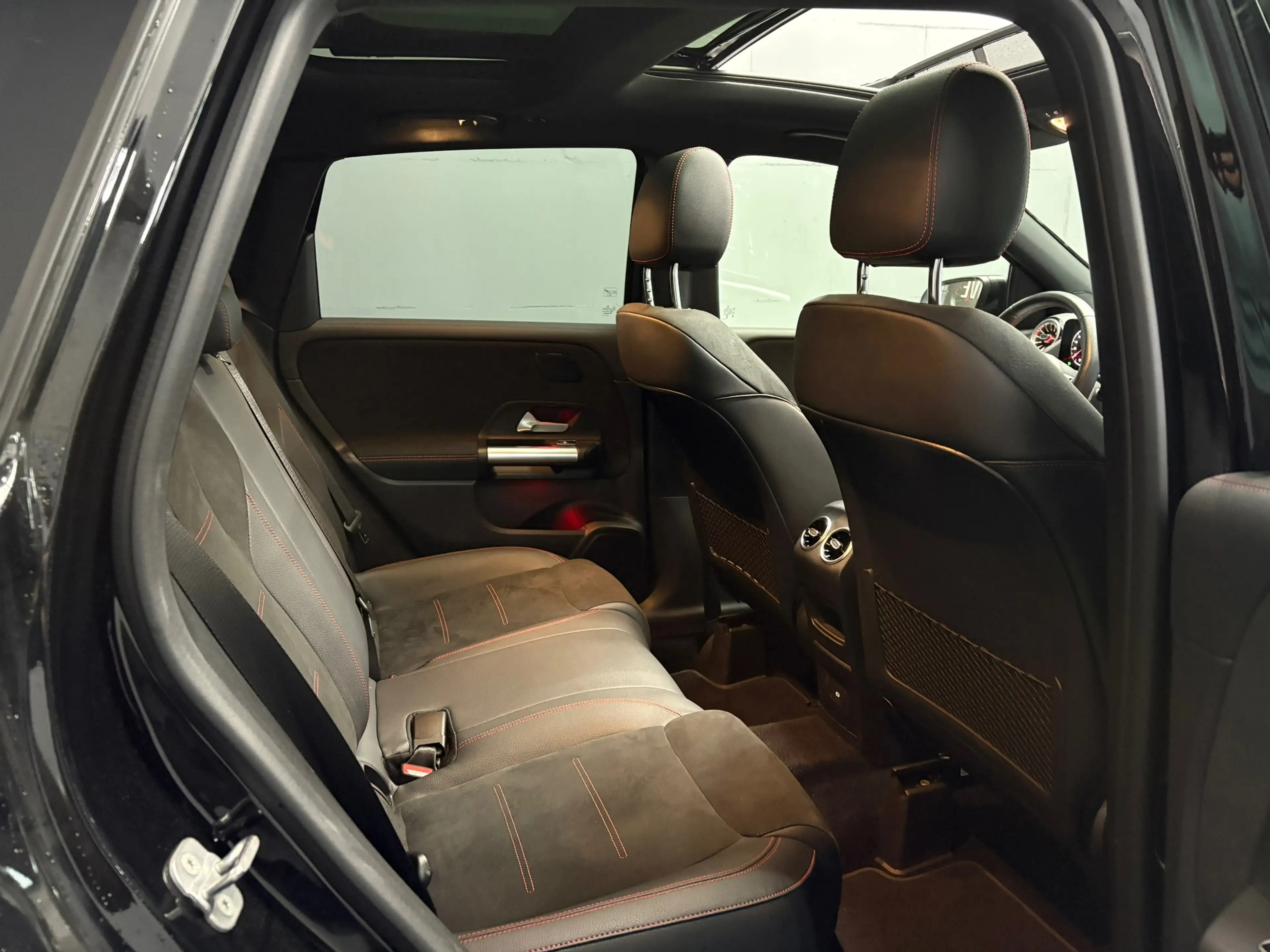 Mercedes-Benz B 200 AMG PANO — photo 11