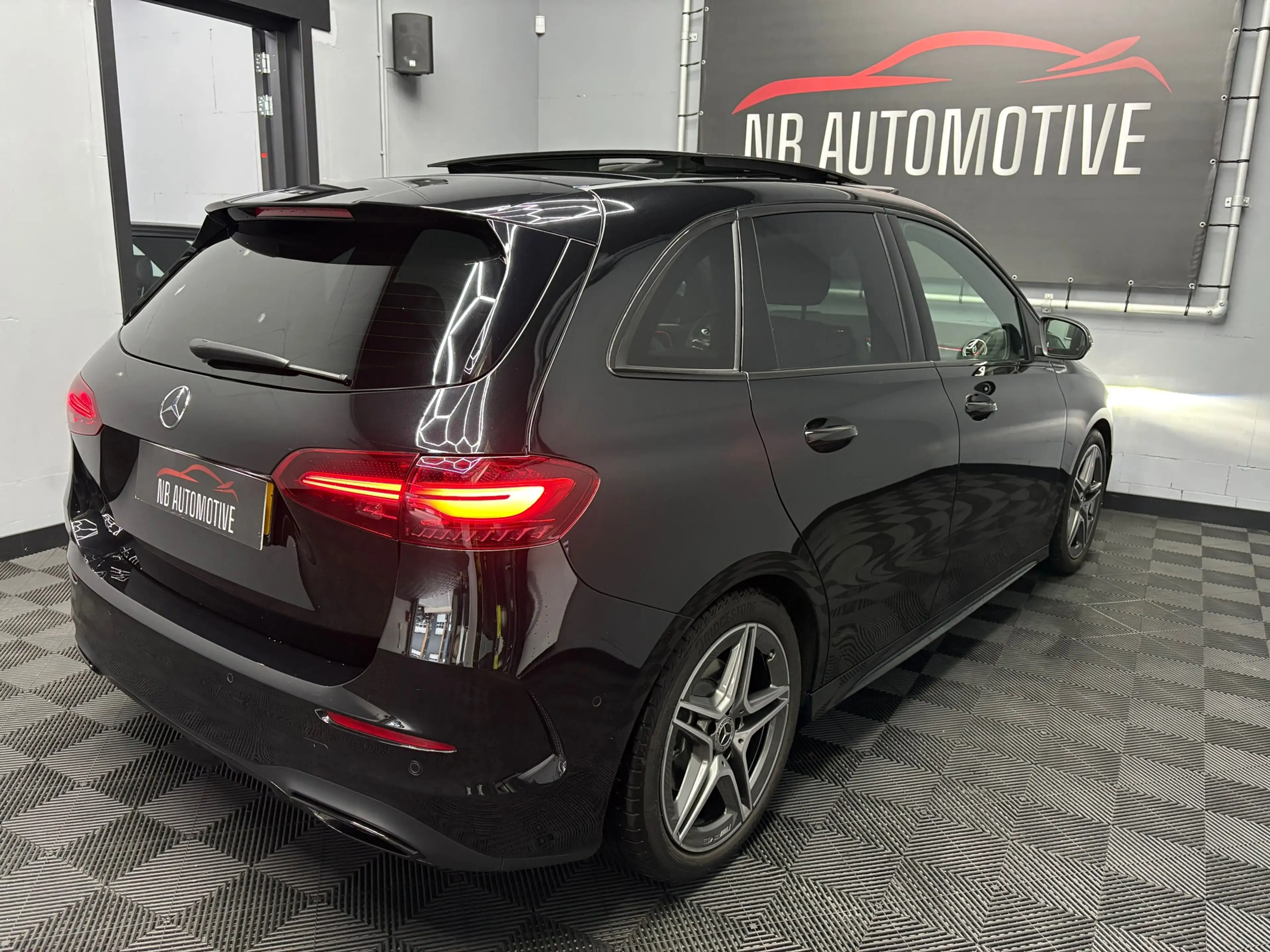 Mercedes-Benz B 200 AMG PANO — photo 4