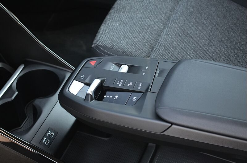 BMW iX1 xDrive30 LiveCptProf.AHK.Ad.LED.360°Kam.Keyl — photo 13