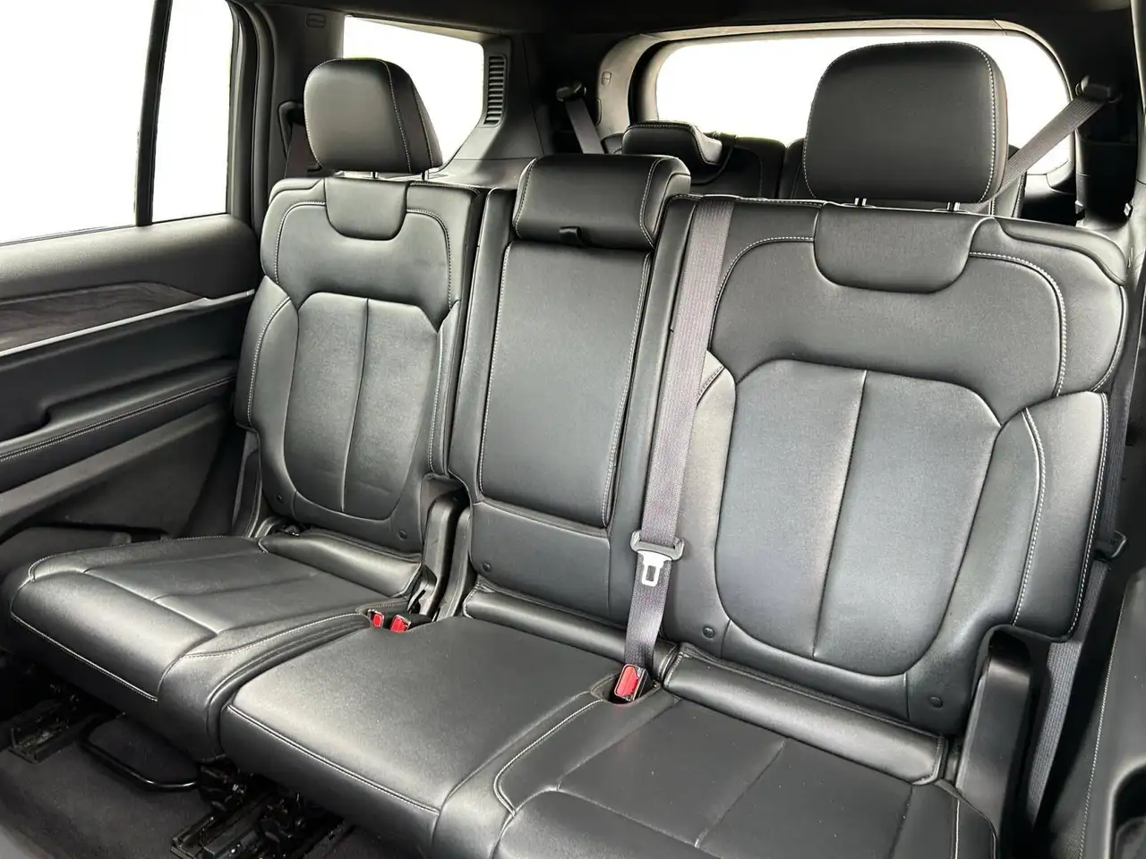 Jeep Grand Cherokee photo Jeep Grand Cherokee