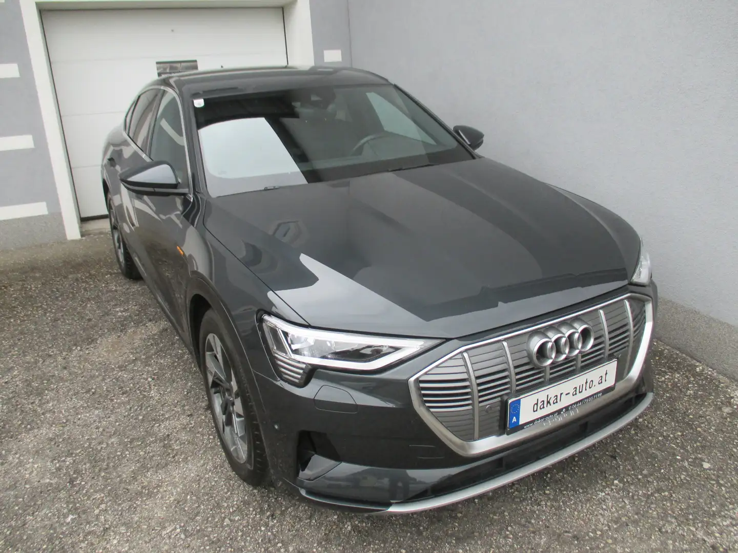 Audi e-tron 50 quattro Sportback advanced S-LINE, NAVI, ACC Grau - 2