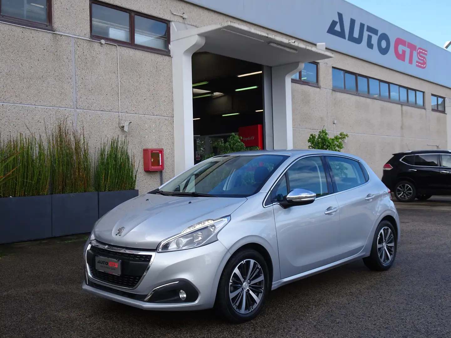 Peugeot 208 208 5p 1.2 puretech Allure 82cv Zilver - 1