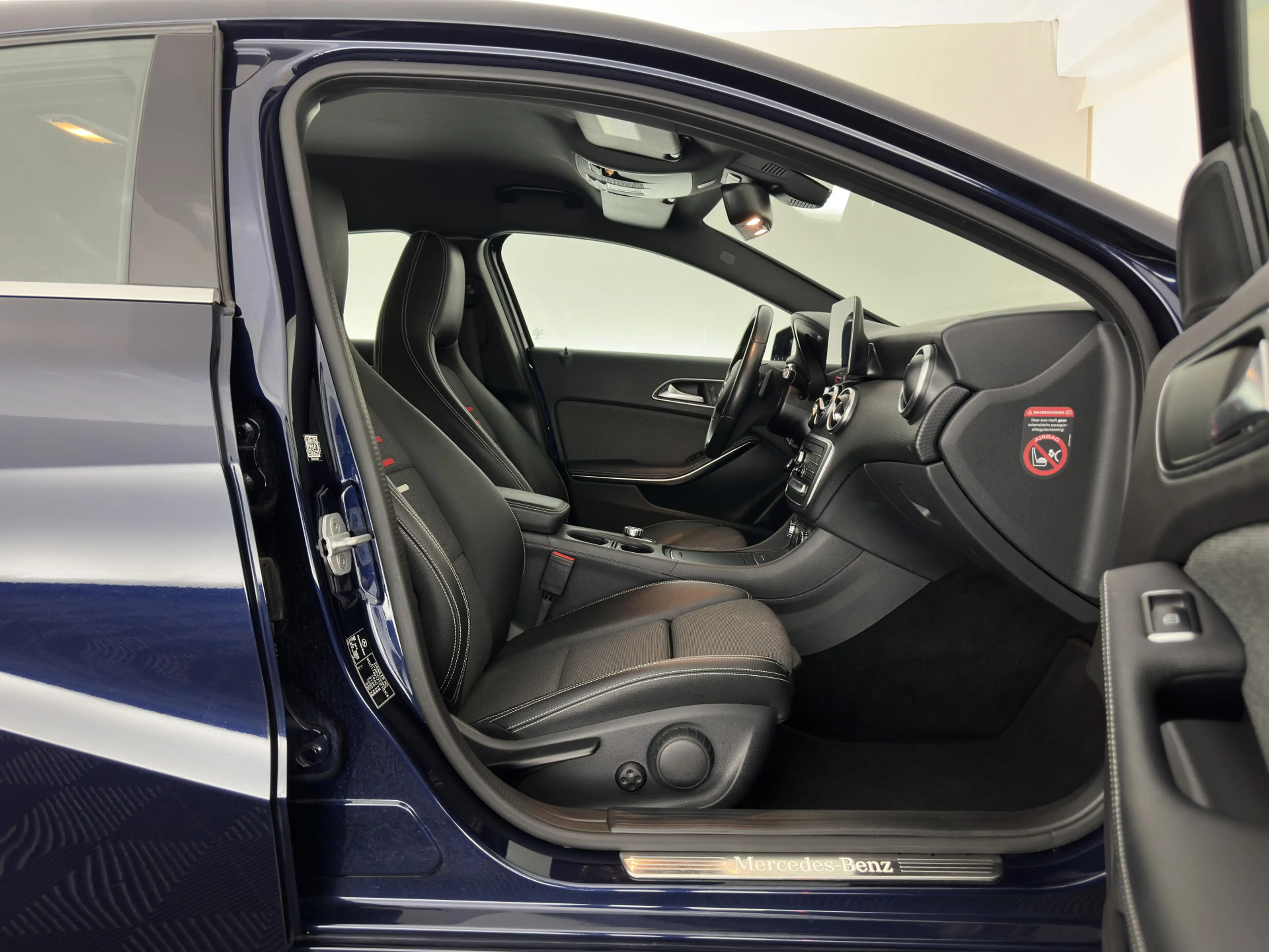 Mercedes-Benz A 180 d Business Solution Aut. *LEATHER-FABRIC | NAVI-FU — photo 12