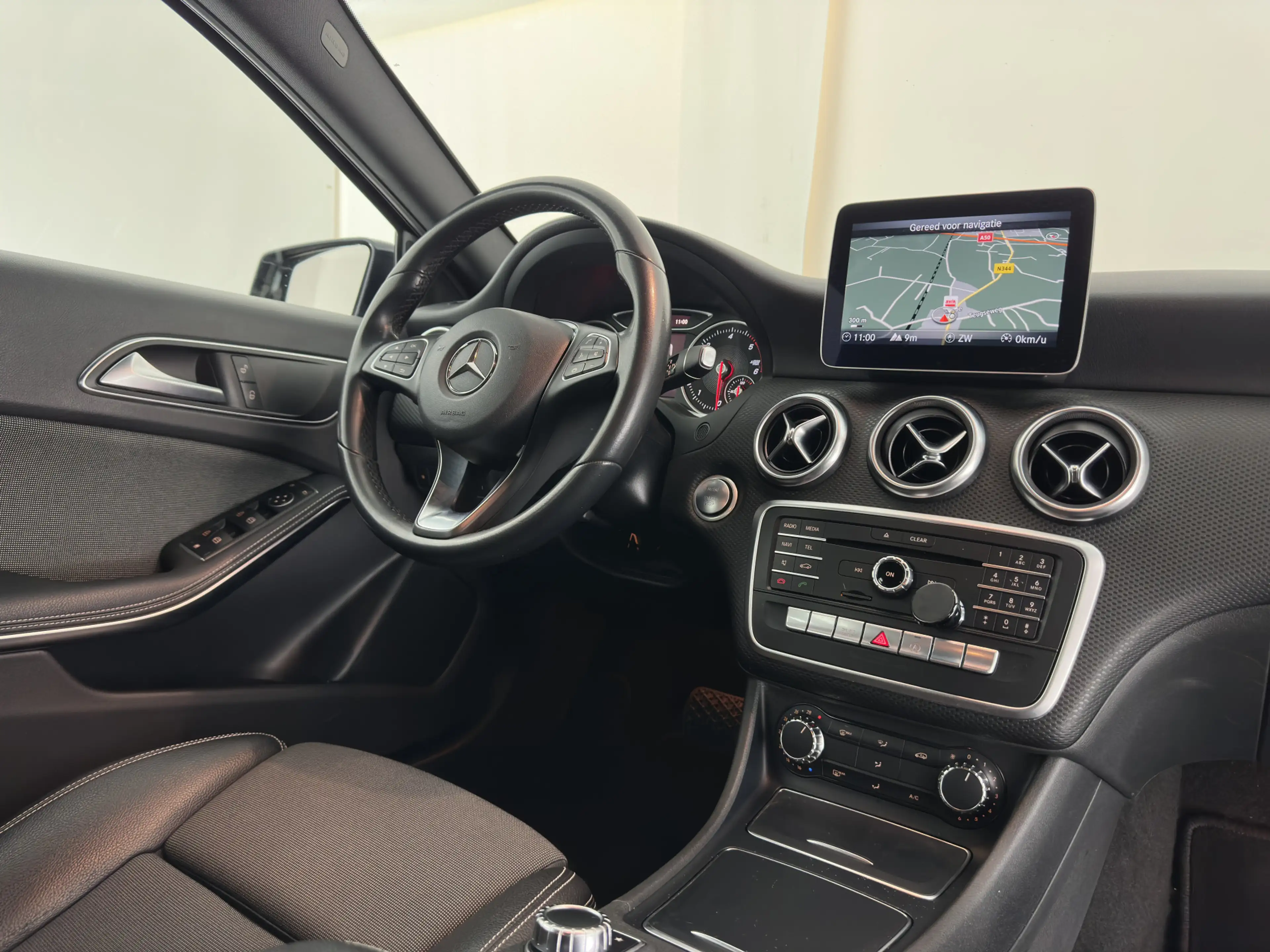Mercedes-Benz A 180 d Business Solution Aut. *LEATHER-FABRIC | NAVI-FU — photo 7
