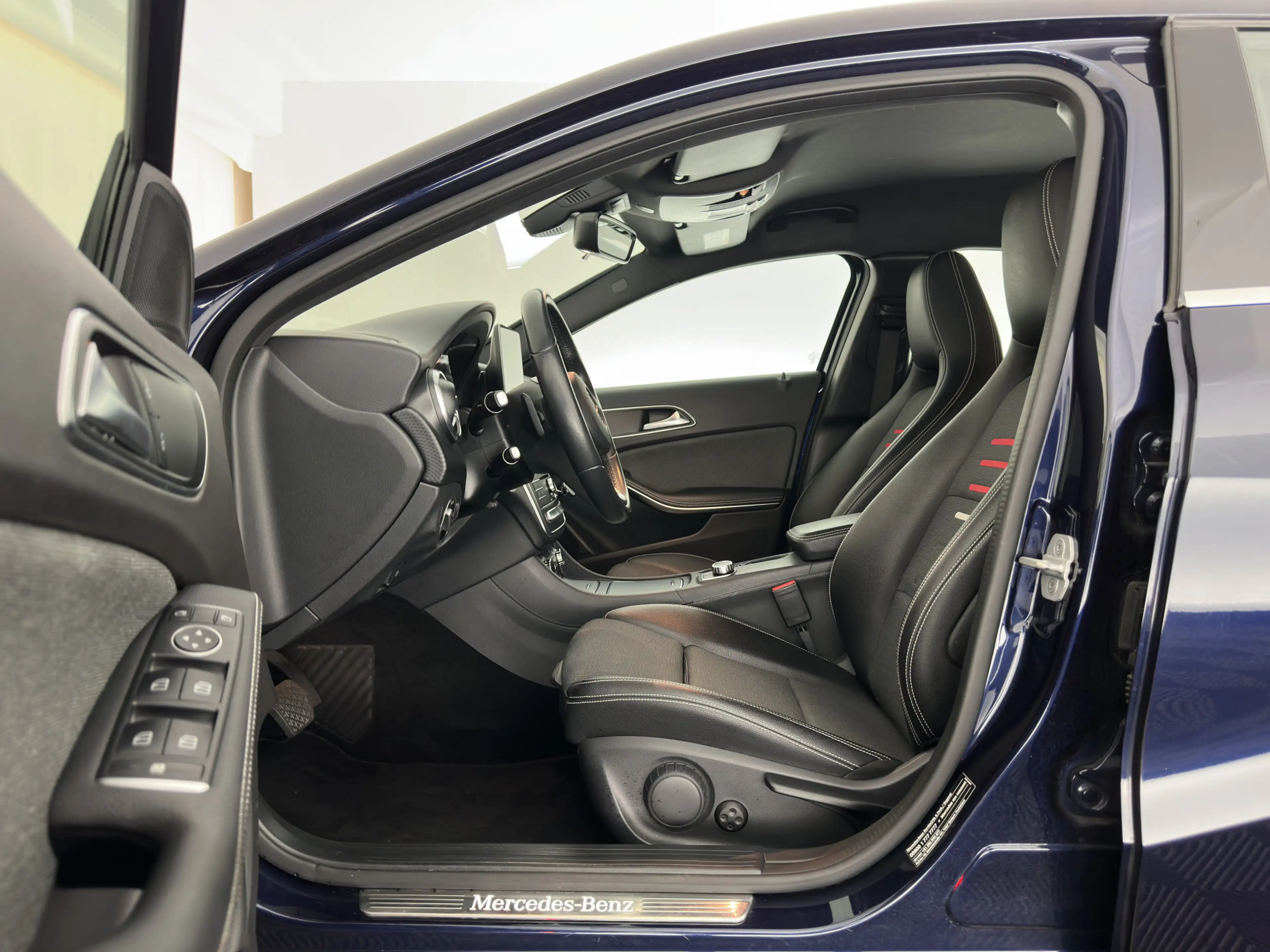 Mercedes-Benz A 180 d Business Solution Aut. *LEATHER-FABRIC | NAVI-FU — photo 8