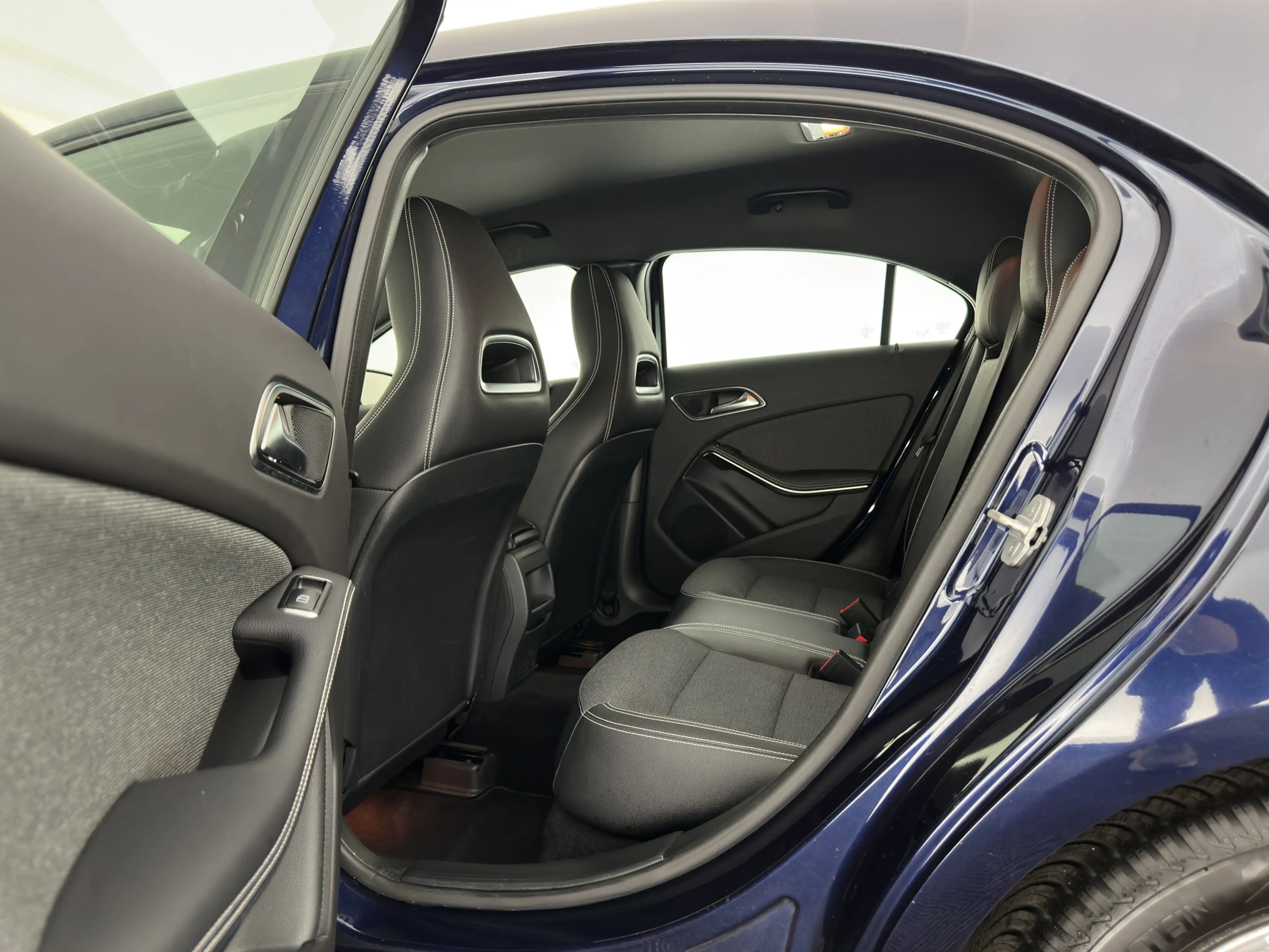 Mercedes-Benz A 180 d Business Solution Aut. *LEATHER-FABRIC | NAVI-FU — photo 9