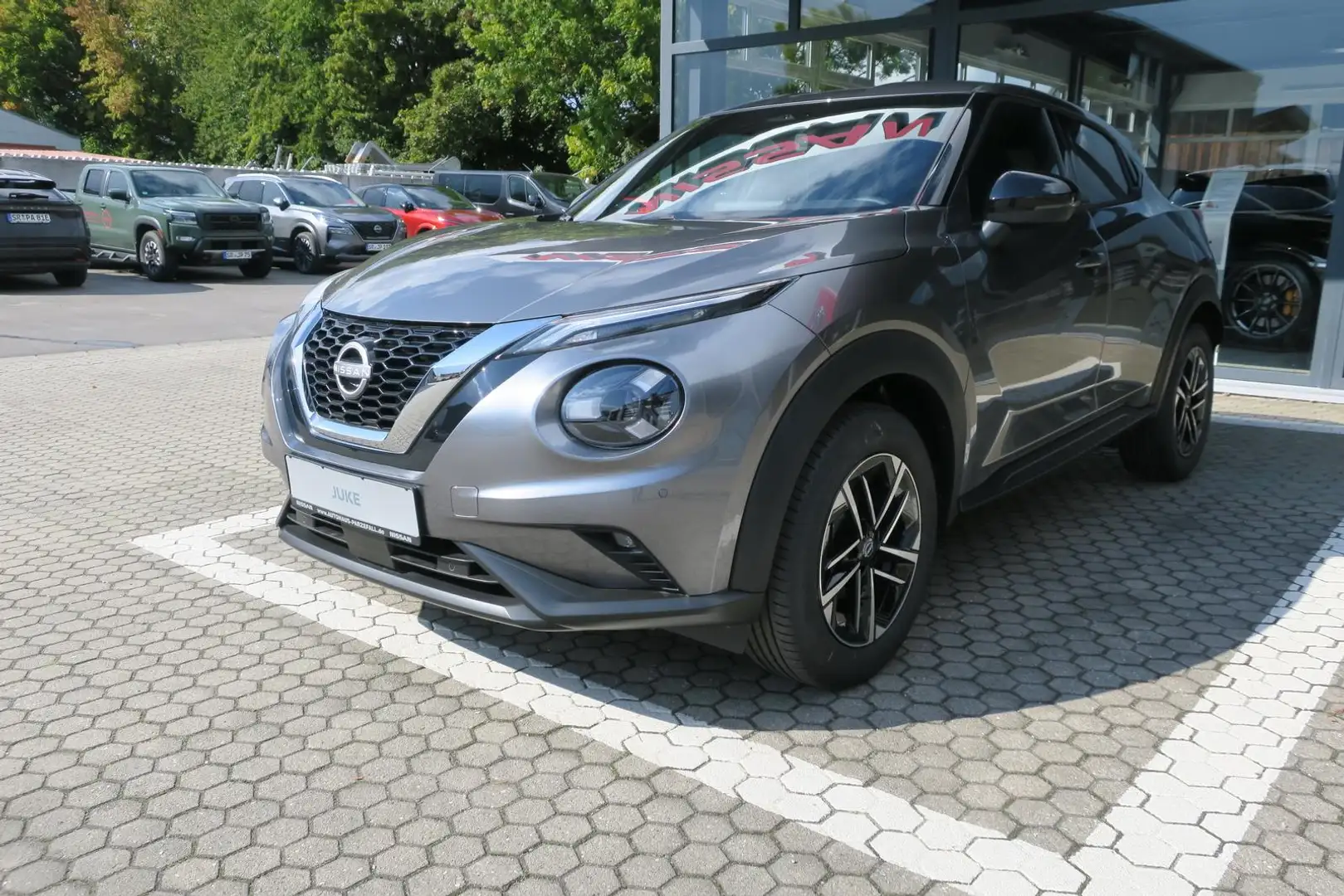 Nissan Juke 1.0 DIG-T N-CONNECTA PDC SHZ NAVI RFK BHF Grau - 2