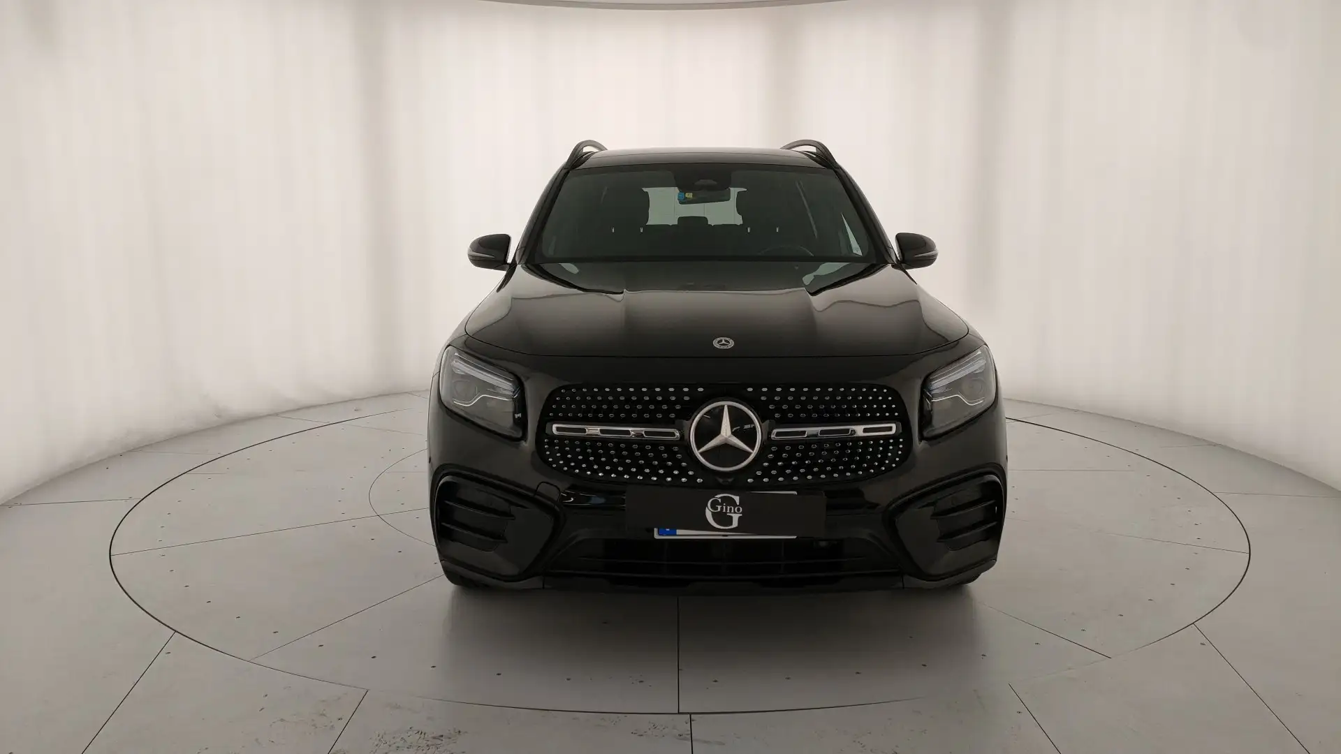 Mercedes-Benz GLB 200 d AMG Line Premium auto Zwart - 2