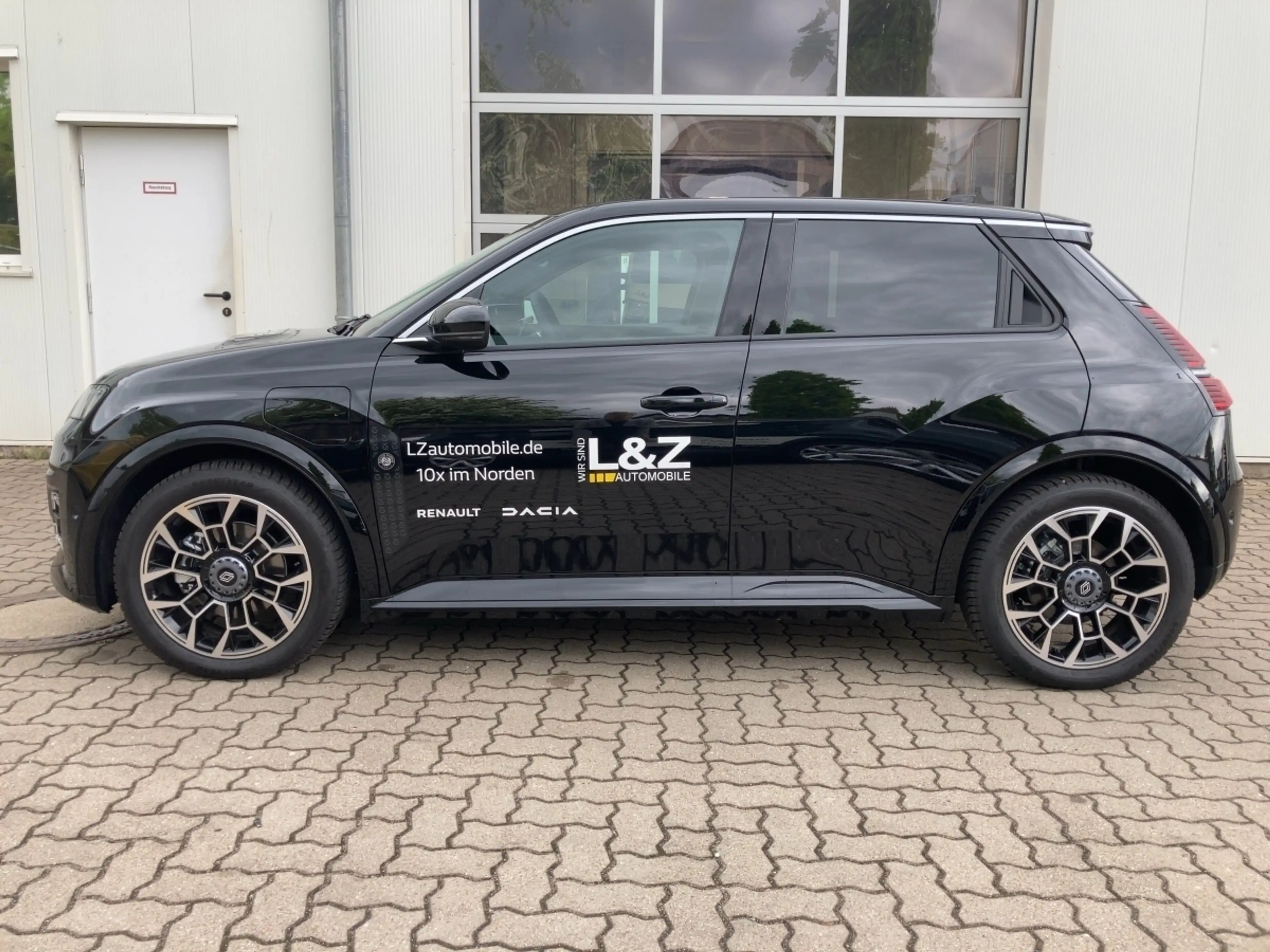 Renault R 5 E-Tech 100% electric 150 Roland Garros — photo 2