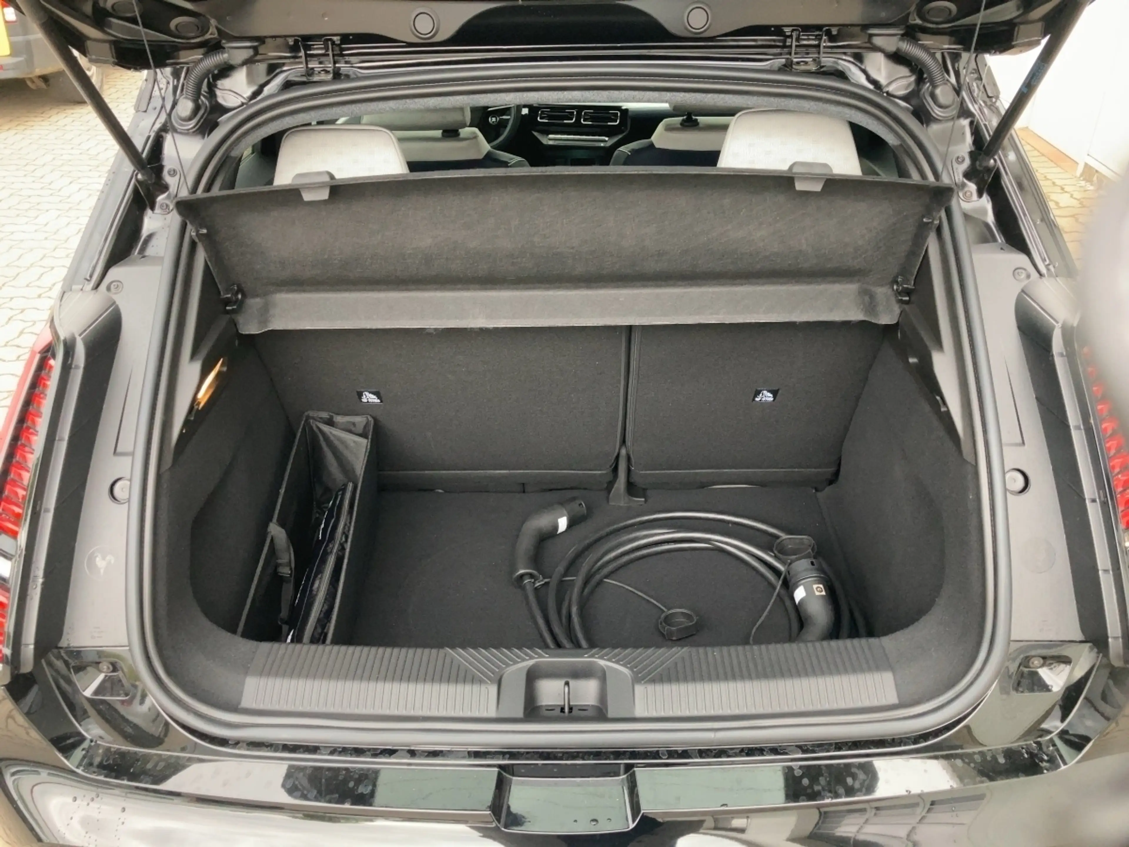 Renault R 5 E-Tech 100% electric 150 Roland Garros — photo 13