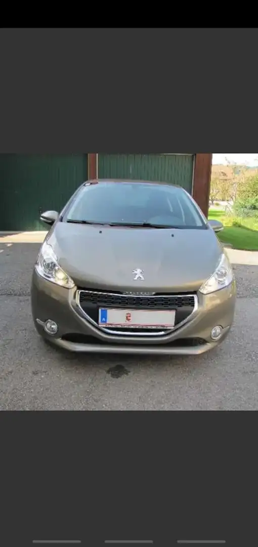 Peugeot 208 Active 1,4 HDI 68 5T Grau - 2