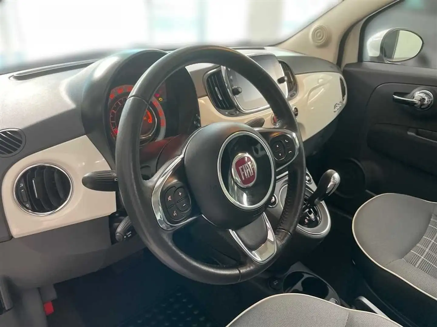 Fiat 500 1.2 Lounge automatica Bianco - 2