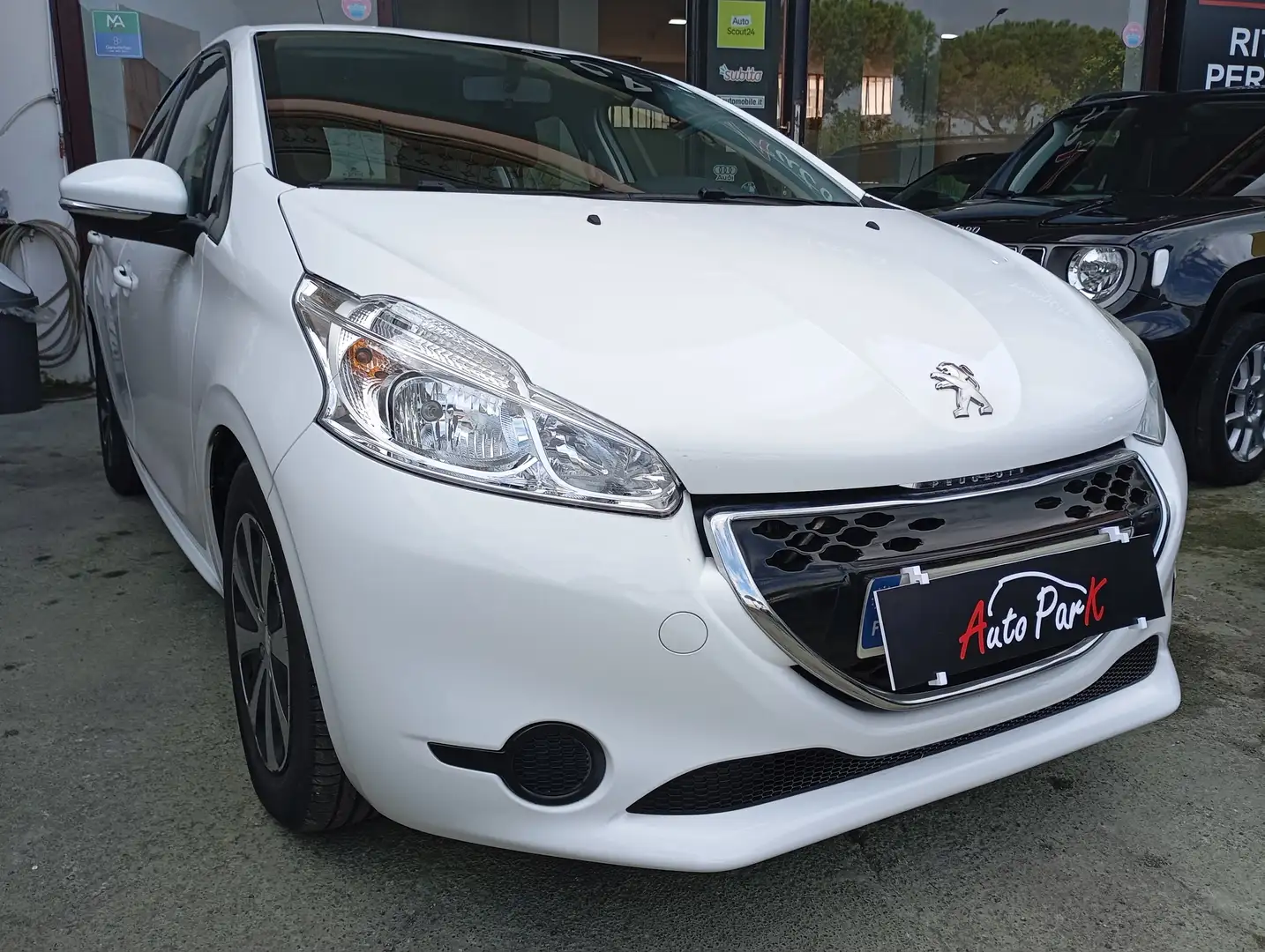 Peugeot 208 5P 1.4 e-HDi 68CV Active Aut. Blanc - 1
