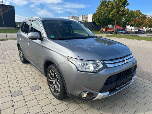 Mitsubishi Outlander ClearTec Intense 4WD*KLIMA*7SITZER*KAM