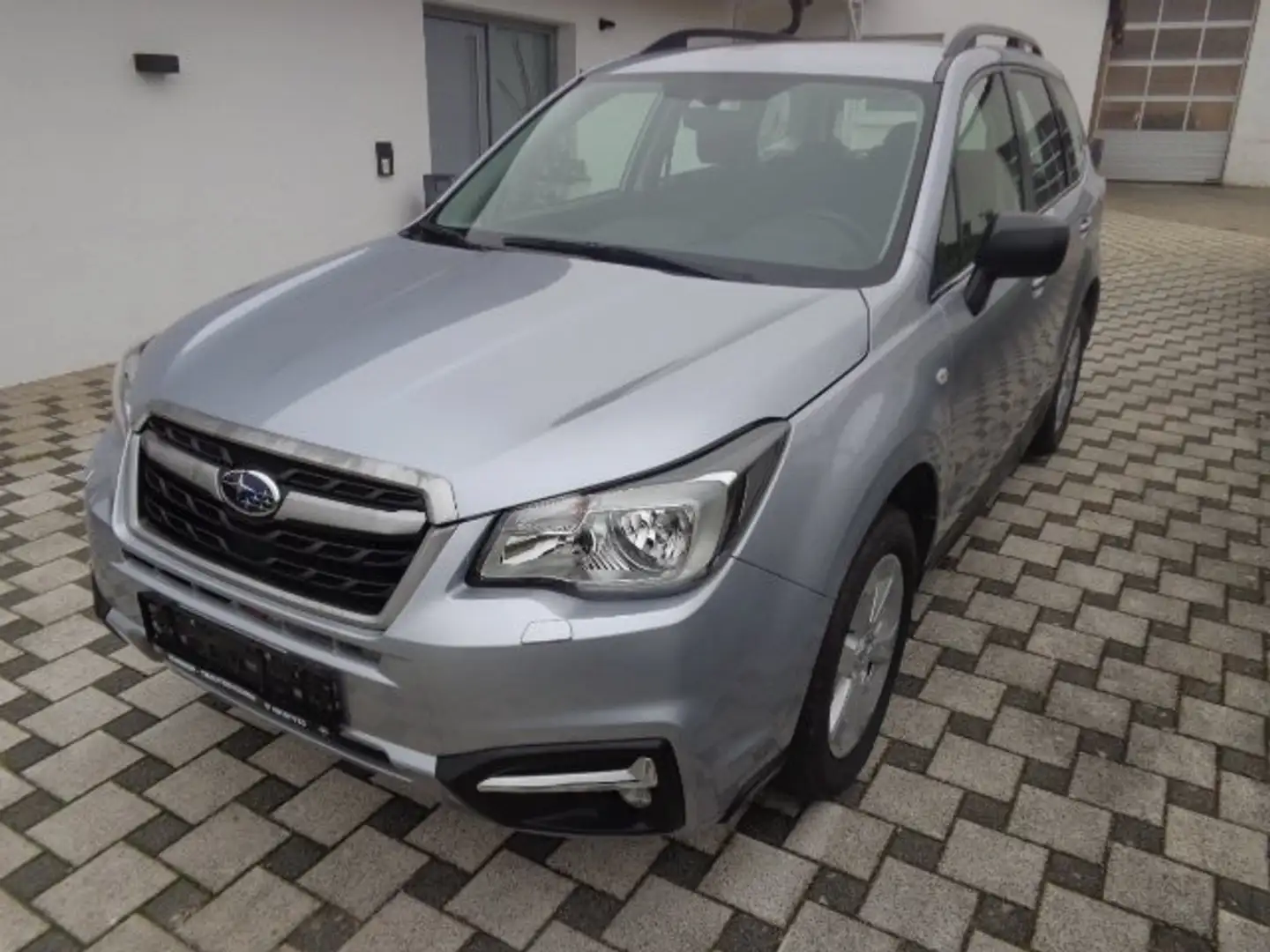 Subaru Forester Active Grau - 1