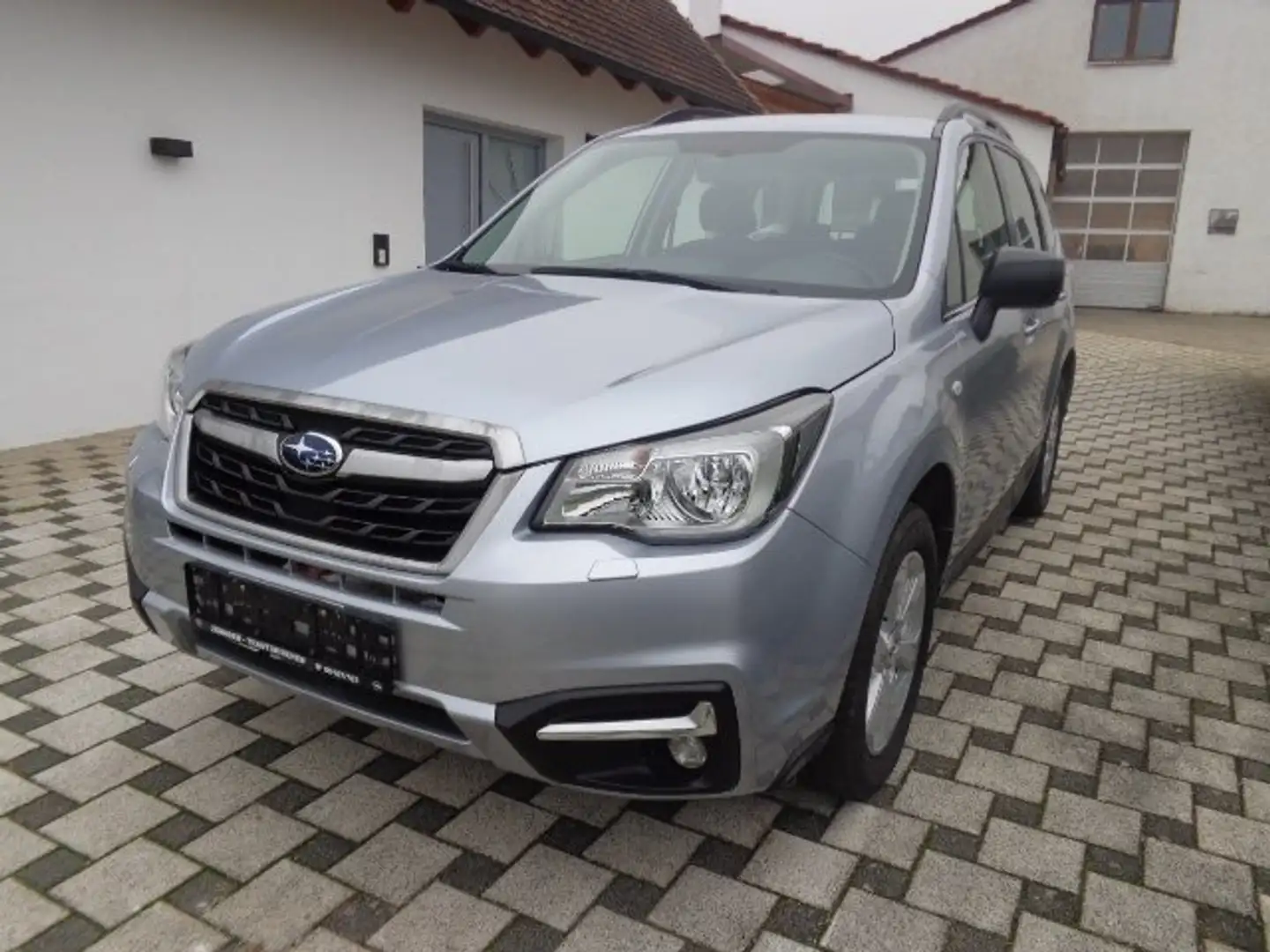 Subaru Forester Active Grau - 2