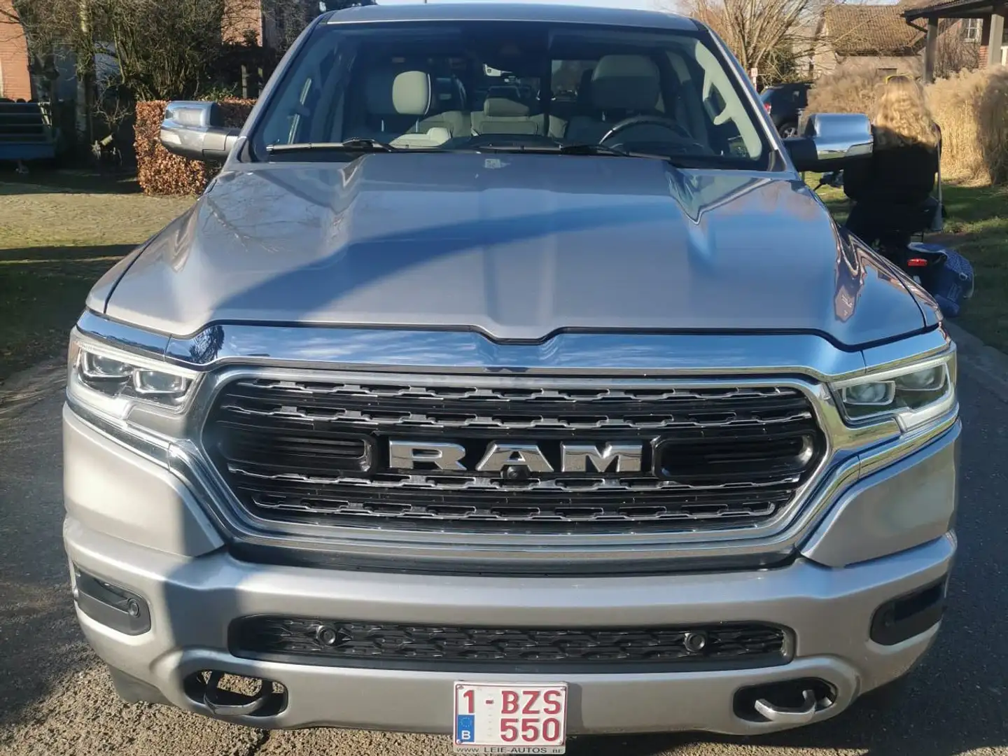 Dodge RAM 1500 Plateado - 1