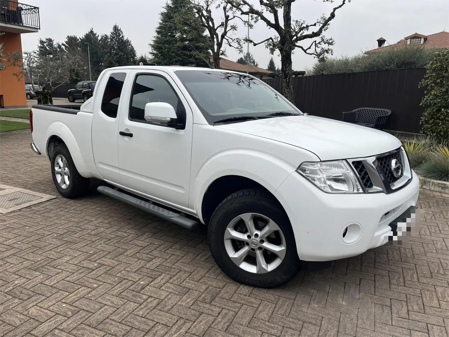 Nissan Navara 2.5 dci k.cab XE Blanc - 2