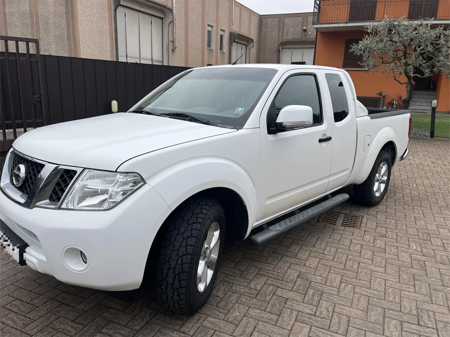 Nissan Navara 2.5 dci k.cab XE Blanc - 1