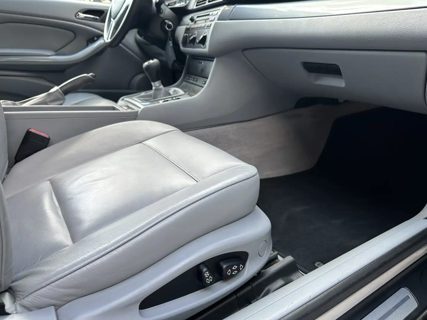 BMW 323 Ci Cabrio - 1