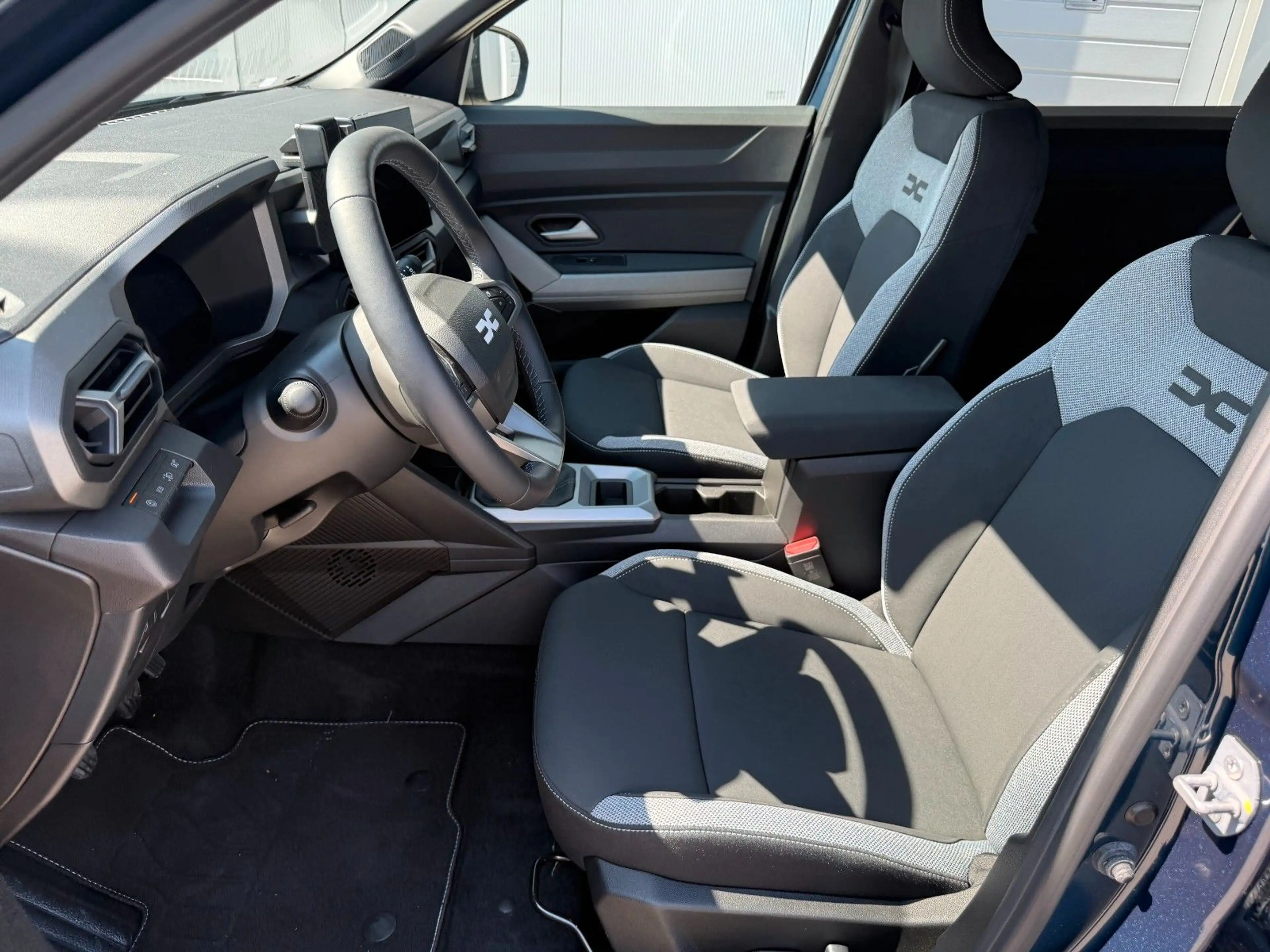 Dacia Bigster TCe 140 Journey — photo 8