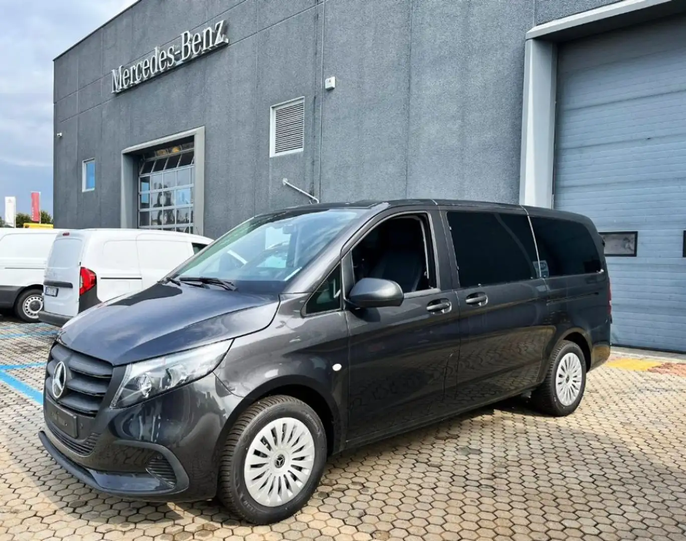 Mercedes-Benz Vito 114 Mixto PRO Long Grijs - 1