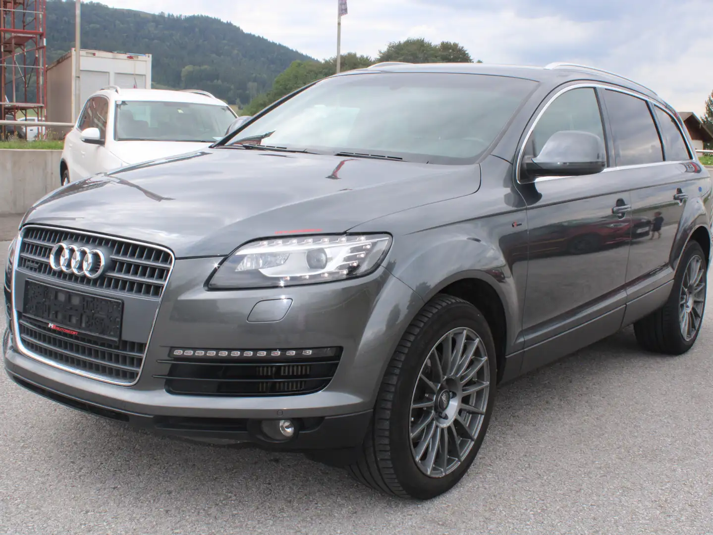 Audi Q7 3.0 TDI quattro S-Line Grau - 2