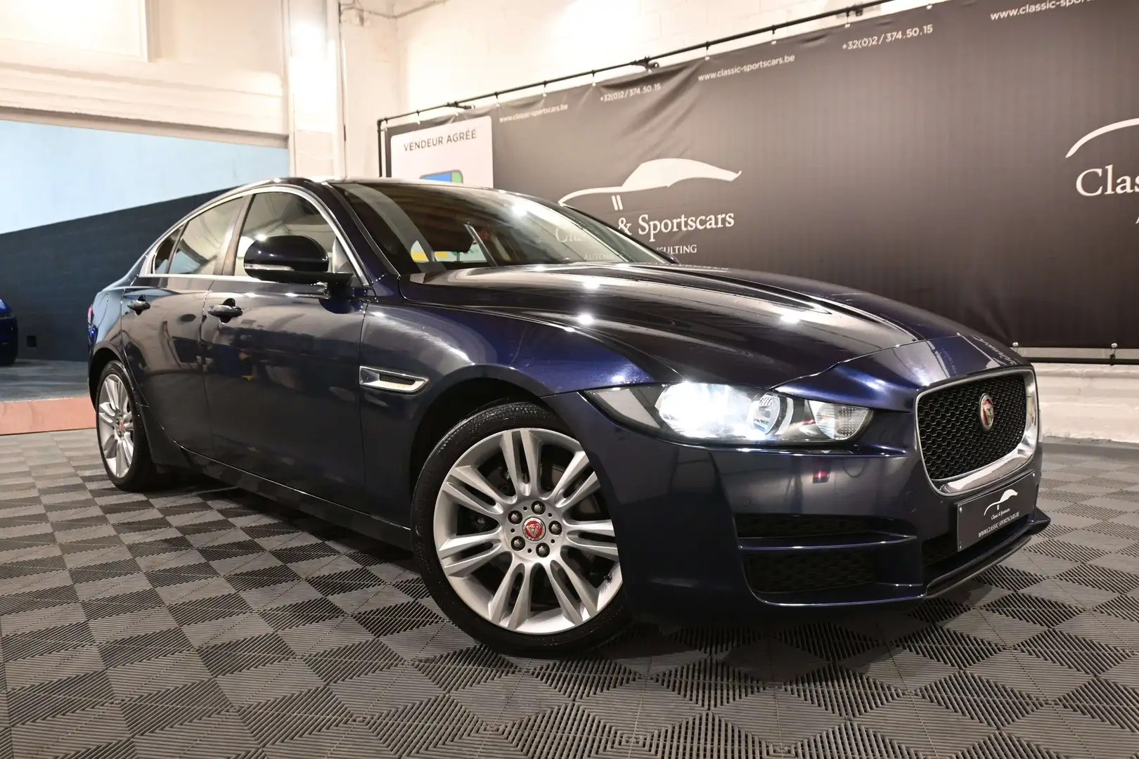 Jaguar XE 2.0 D R-SPORT / AUTO / CAMERA / GPS NAVI / PDC Bleu - 2