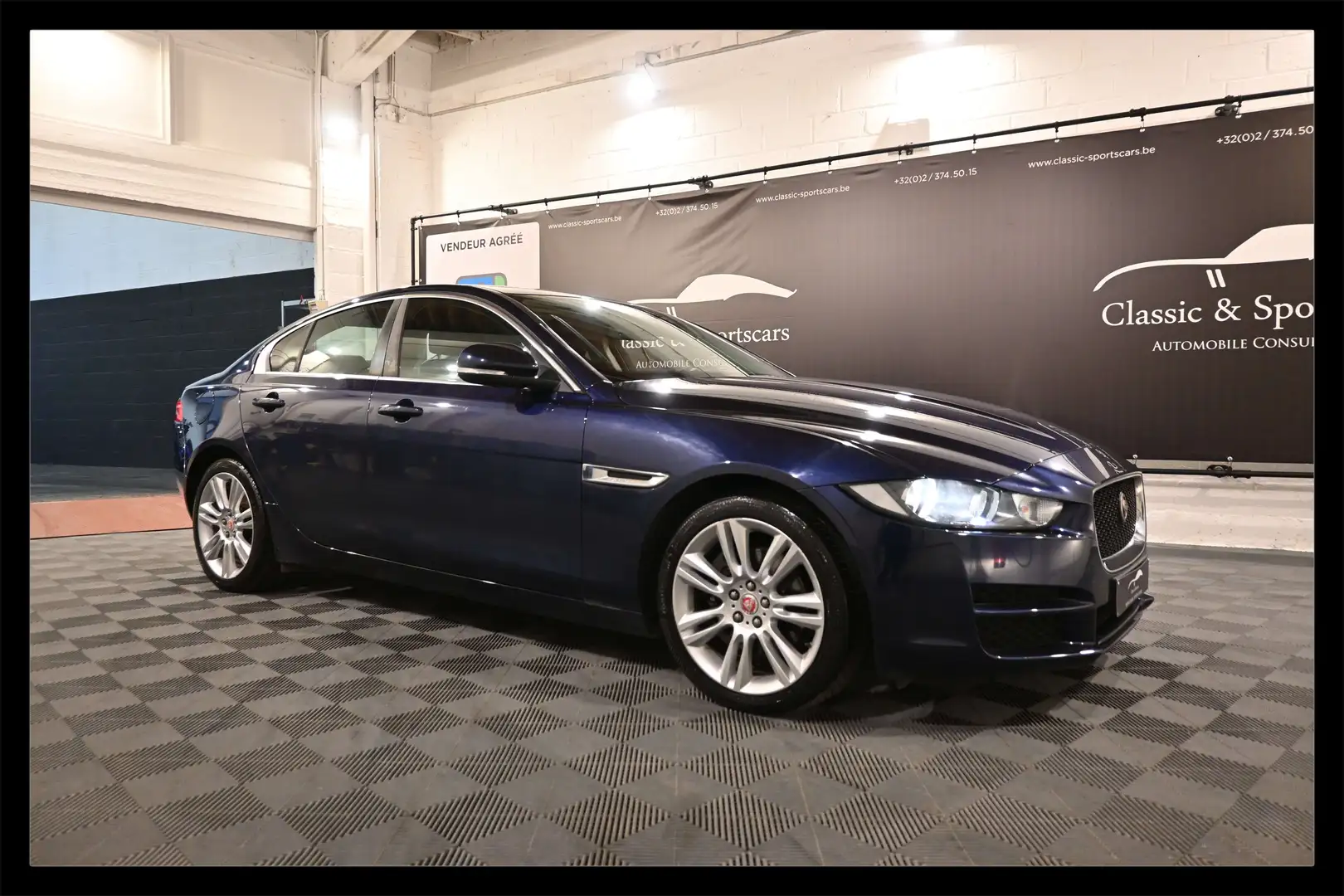 Jaguar XE 2.0 D AWD R-SPORT / CAMERA / GPS NAVI / PDC Bleu - 1