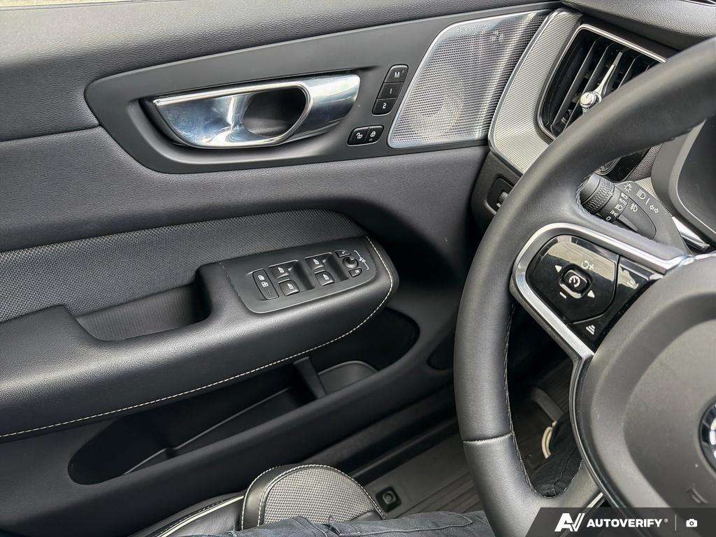 2022 Volvo XC60 B6 R-Design thumb 16