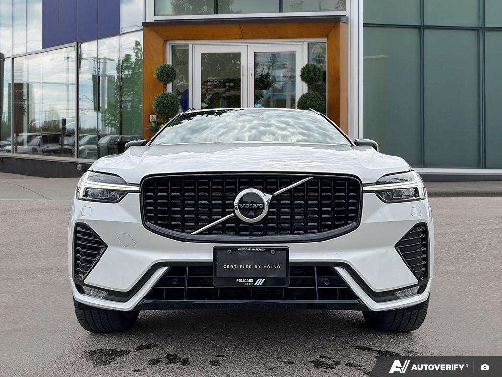 2022 Volvo XC60 B6 R-Design alt 2