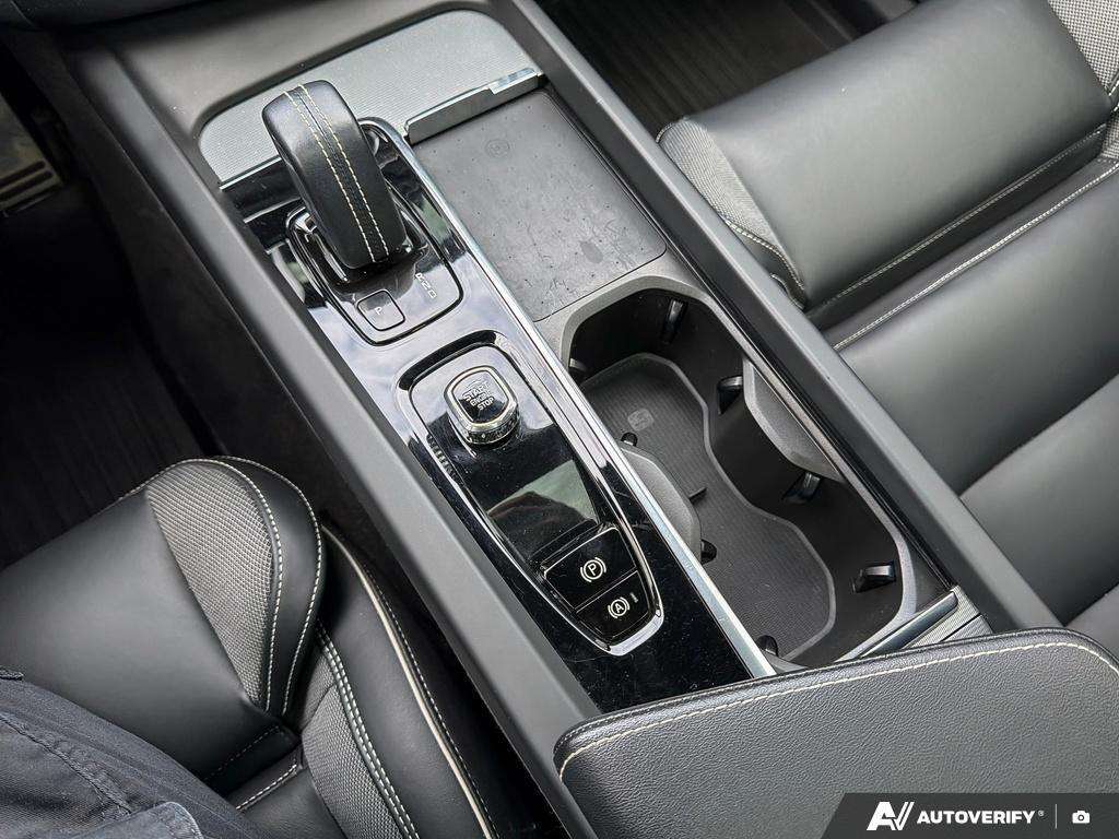 2022 Volvo XC60 B6 R-Design thumb 17